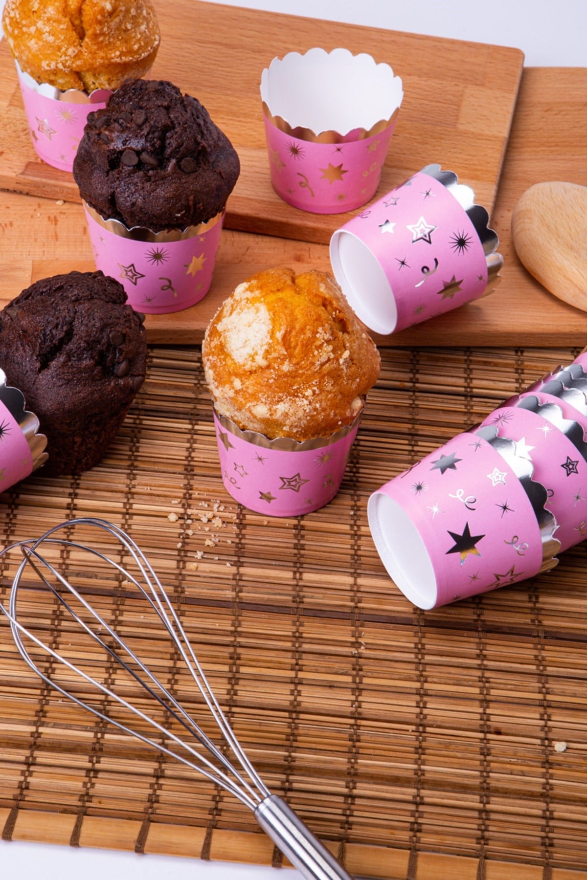 Gümüş Yaldızlı Pembe 12li Kek Kalıbı Yıldız Konfeti Detaylı Fırında Dağılmayan 6.5x5 cm Muffin