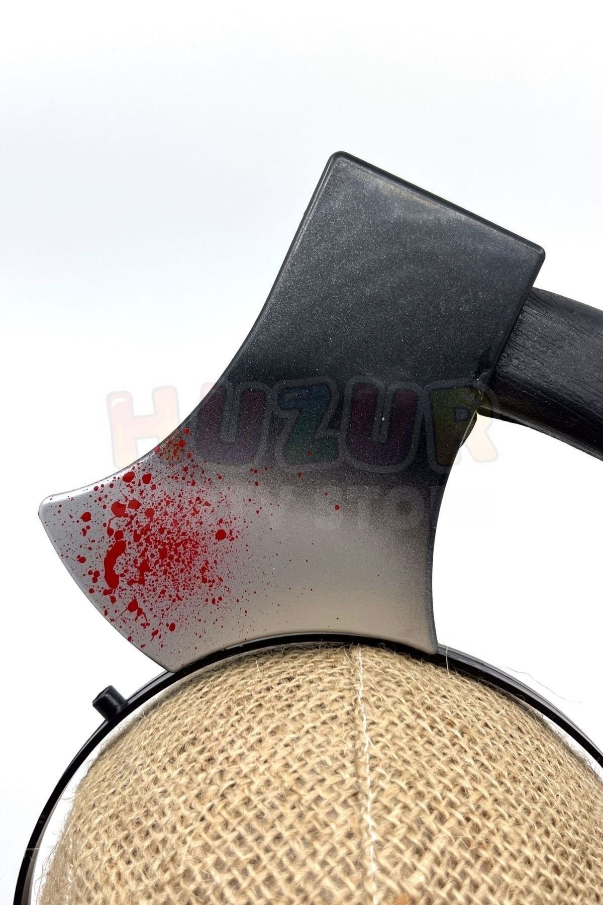 Kafaya Geçen Balta Taç Halloween Partisi Cadılar Bayramı Tacı Sıçramış Kan Ve Akan Kan Detaylı Şaka