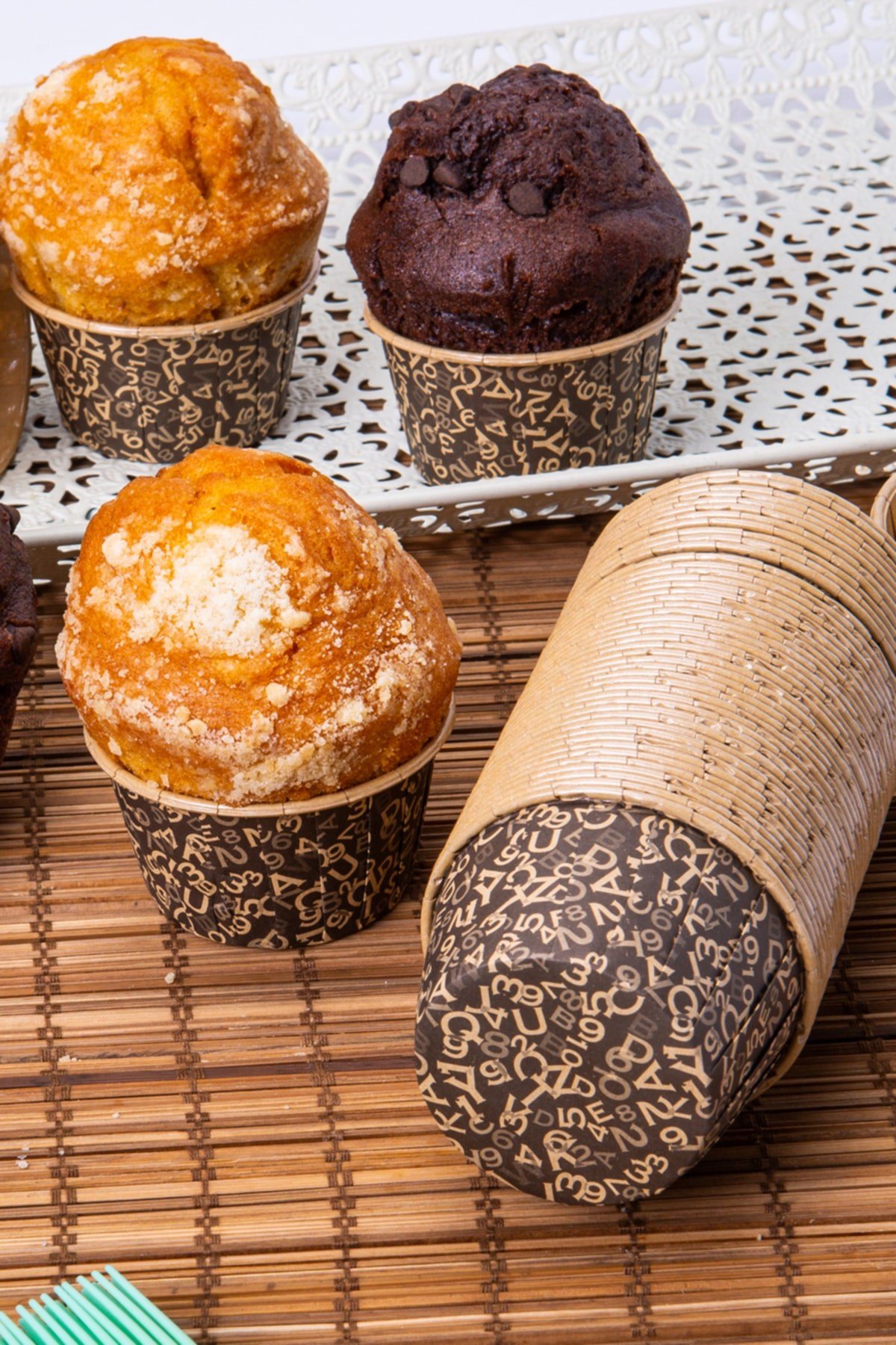 Kahverengi 50li Kek Kalıbı Harf Rakam Baskılı Fırında Dağılmayan 7x3.5 cm Muffin Cupcake Kapsülü