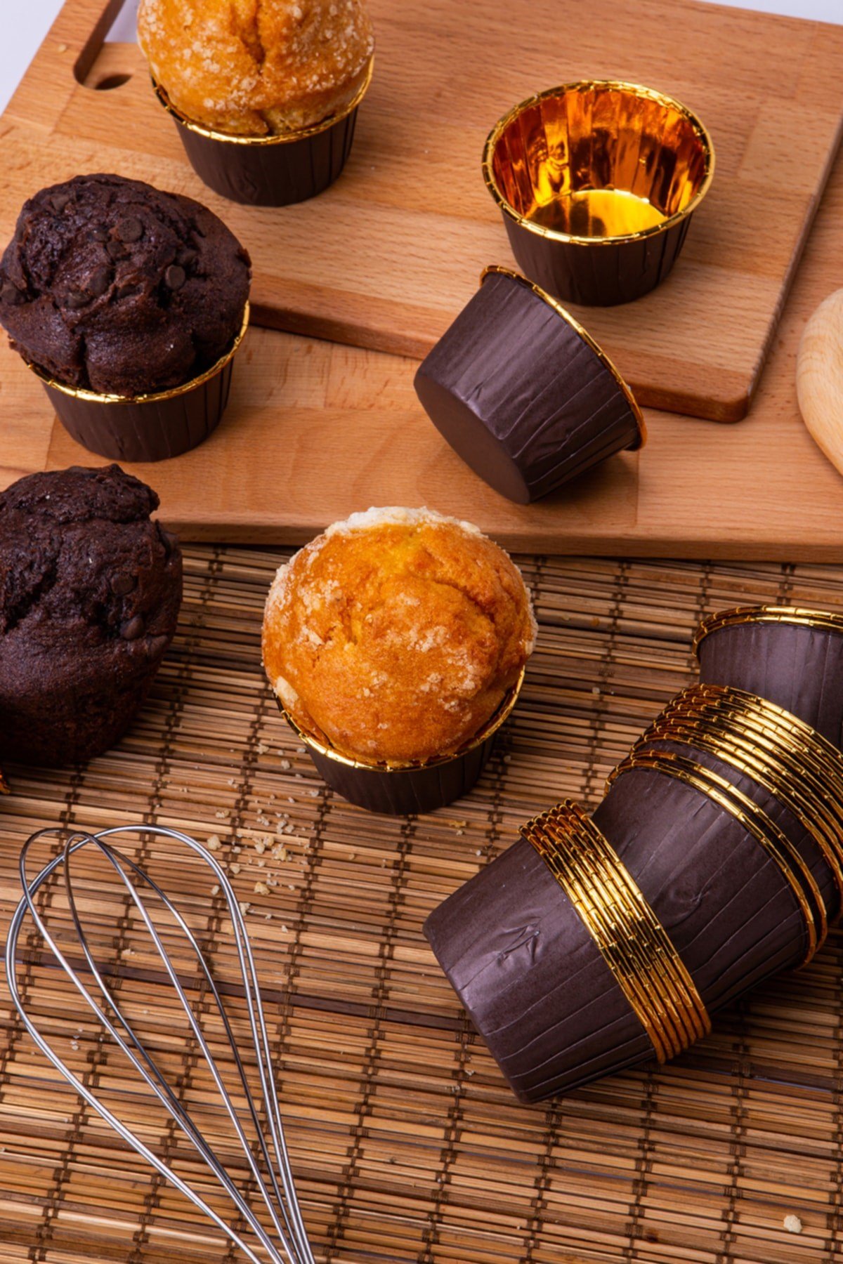 Kahverengi Parlak Karton 25li Kek Kalıbı Kenarı Gold Kaplama Fırında Dağılmayan 6.5x4 cm Muffin