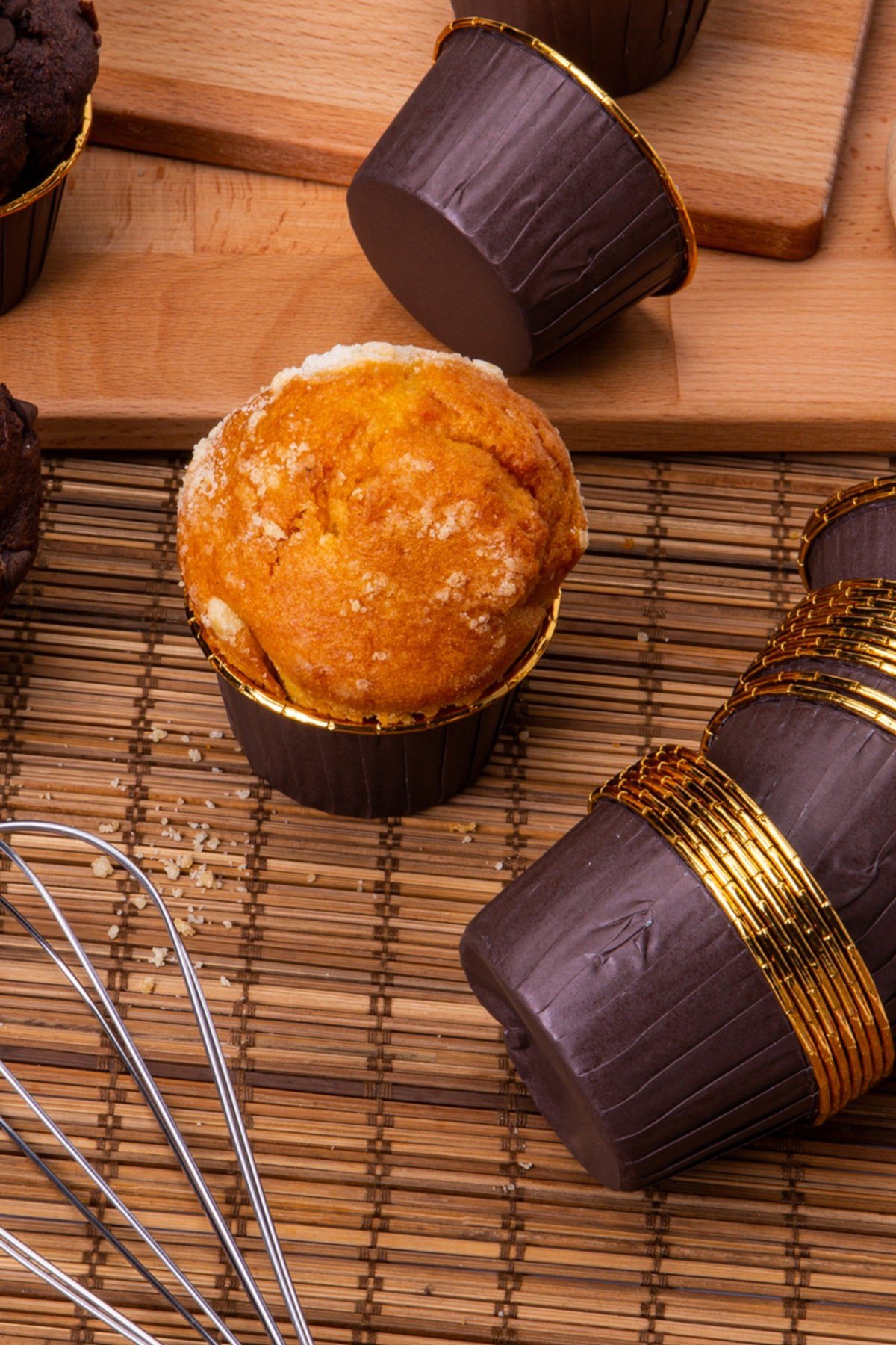 Kahverengi Parlak Karton 25li Kek Kalıbı Kenarı Gold Kaplama Fırında Dağılmayan 6.5x4 cm Muffin
