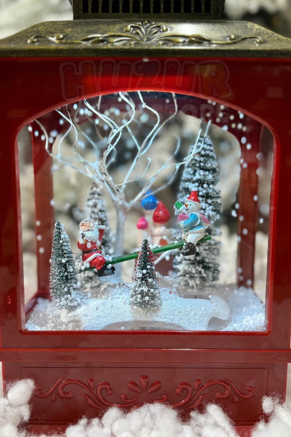 Kar Yağan Hareketli Işıklı Müzikli Fener 40x22 Cm Noel Babalı Kış Temalı Yılbaşı Yeni Yıl Dekor Süsü