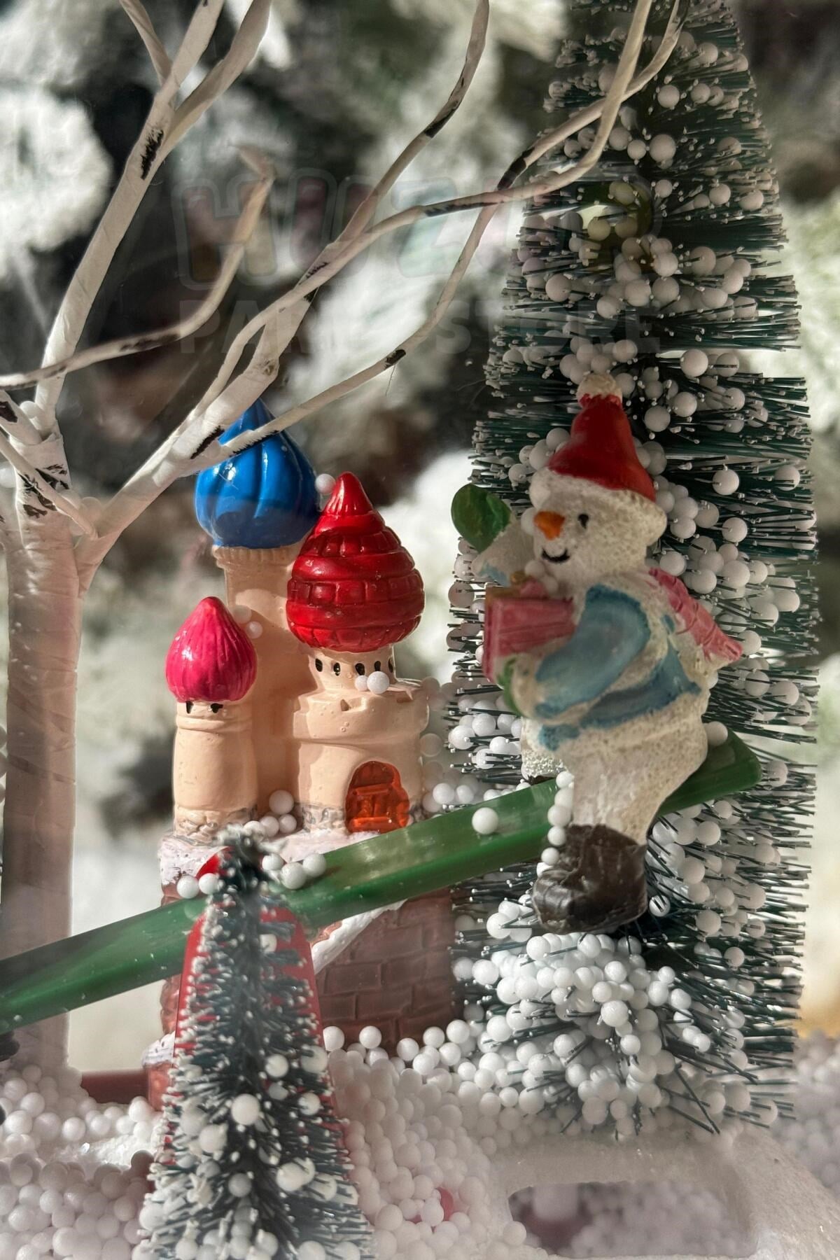 Kar Yağan Hareketli Işıklı Müzikli Fener 40x22 Cm Noel Babalı Kış Temalı Yılbaşı Yeni Yıl Dekor Süsü