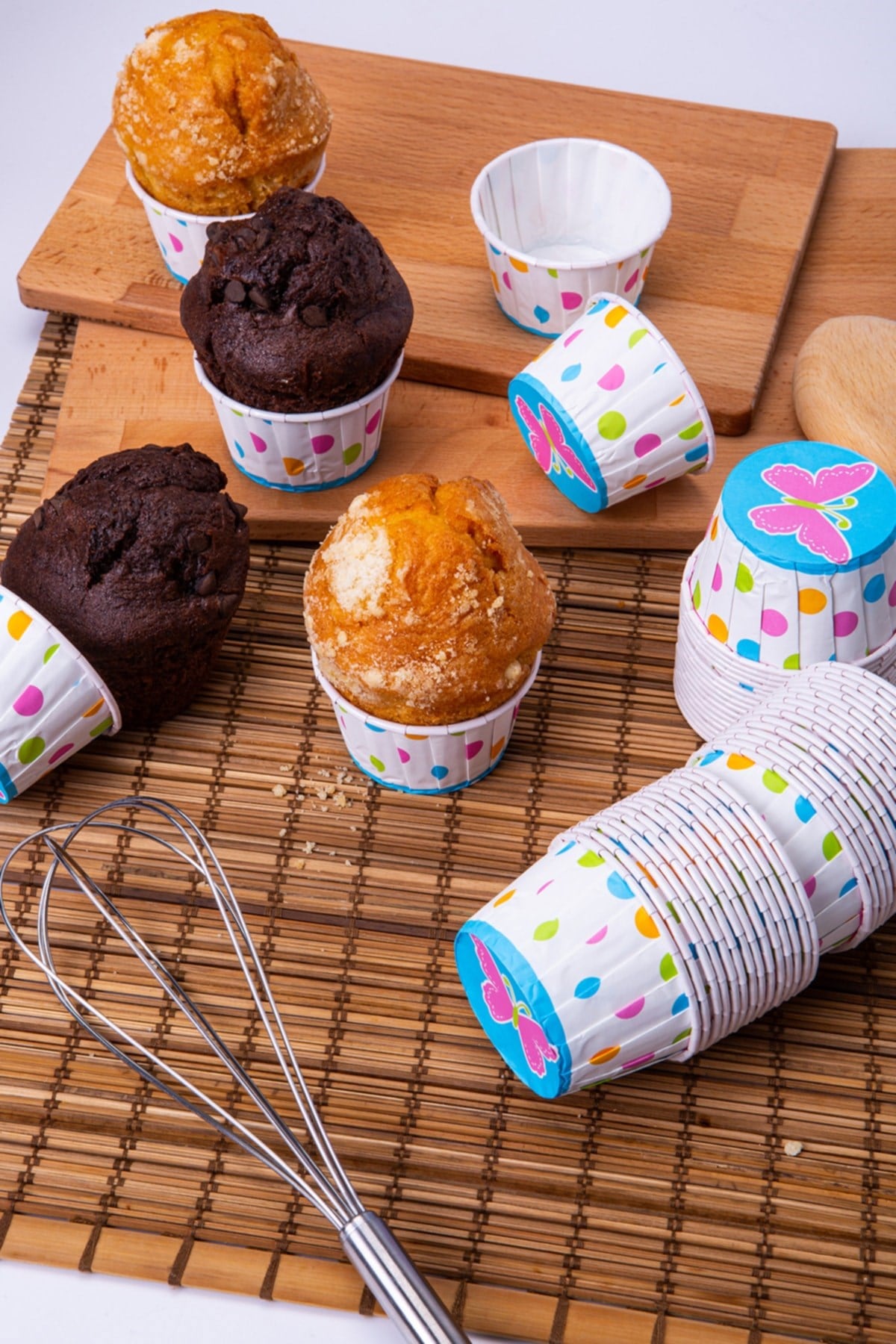 Kelebek Tabanlı Renkli Puantiye Detaylı 50li Fırında Dağılmayan 7x3.5 Cm Kek Kalıbı Muffin Cupcake