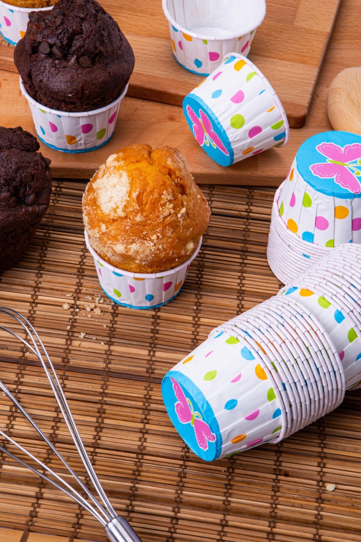 Kelebek Tabanlı Renkli Puantiye Detaylı 50li Fırında Dağılmayan 7x3.5 Cm Kek Kalıbı Muffin Cupcake