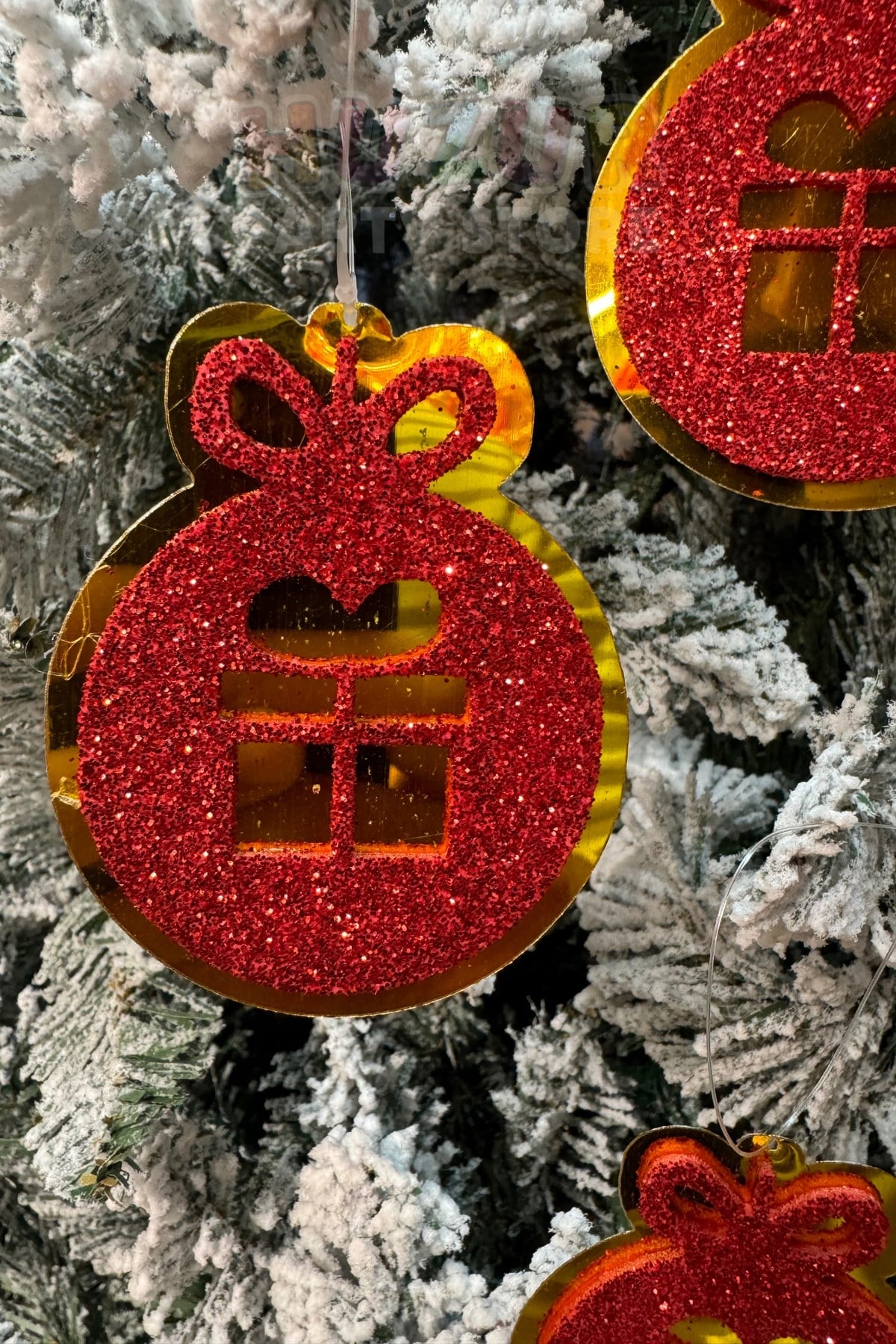 Kırmızı Eva Parlak Hediye Paketi 8x6,5 Cm 4 Adet Yılbaşı Çam Ağacı Yeni Yıl Ağaç Süsü Gold Kartonlu