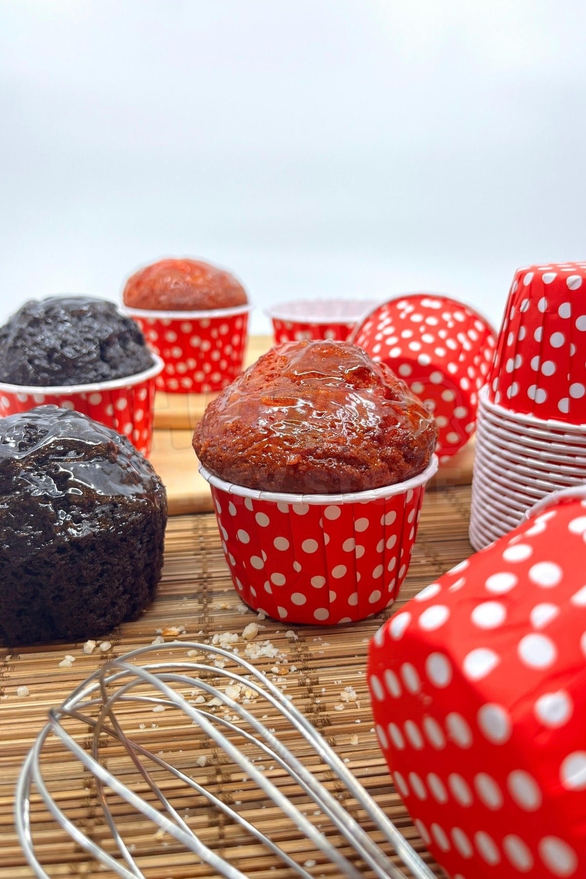 Kırmızı Puantiyeli 50li Kek Kalıbı Fırında Dağılmayan Puanlı 6.5x4 Cm Sert Karton Muffin Cupcake