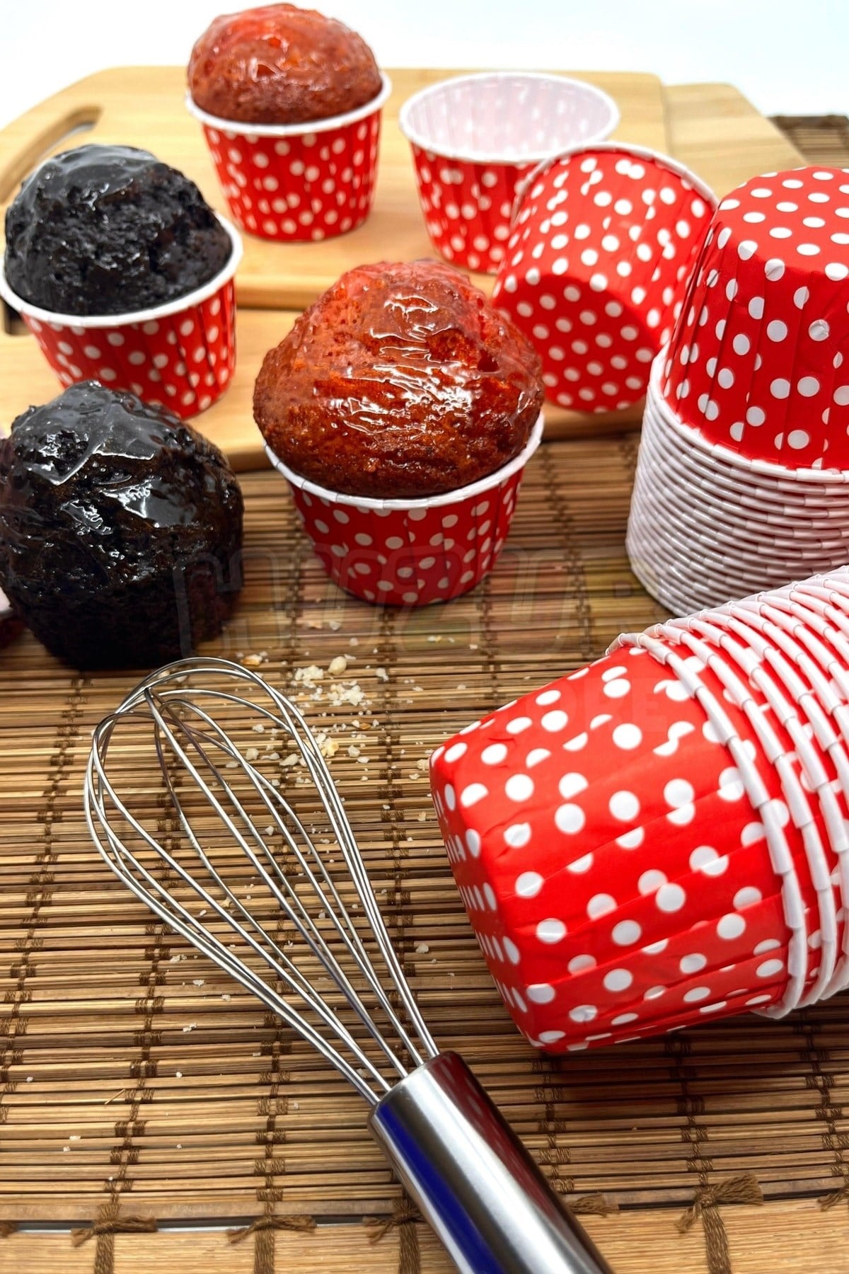 Kırmızı Puantiyeli 50li Kek Kalıbı Fırında Dağılmayan Puanlı 6.5x4 Cm Sert Karton Muffin Cupcake