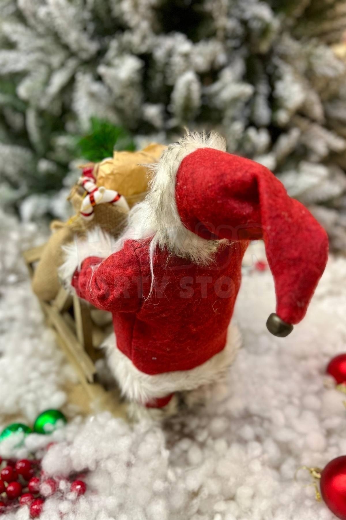 Kızaklı Noel Baba 34x34 Cm Kırmızı Kürklü Kızağı Hediye Dolu Torbalı Yeni Yıl Yılbaşı Konsept Dekoru