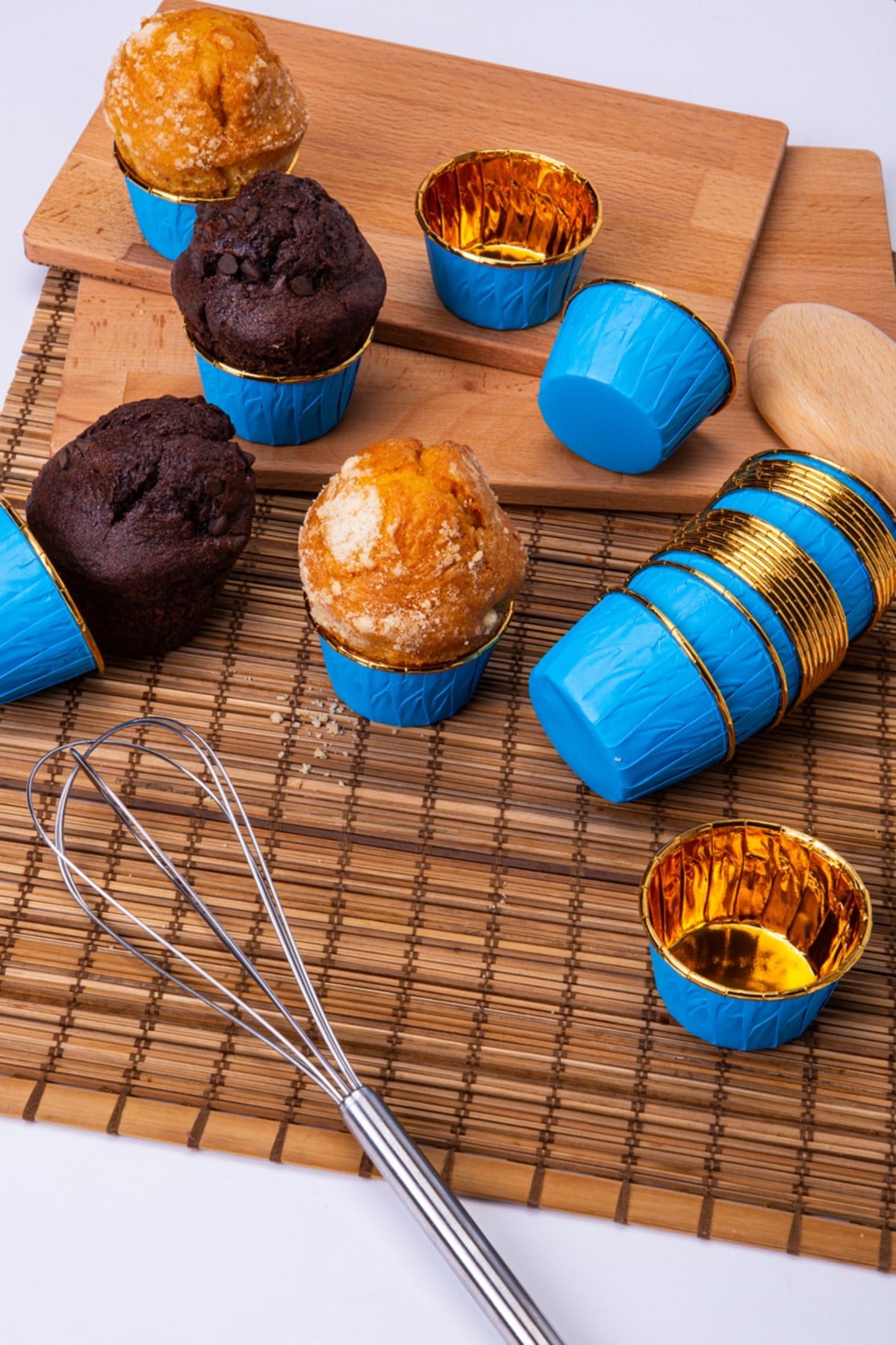 Mavi Parlak Karton 25li Kek Kalıbı Kenarı Gold Kaplama Fırında Dağılmayan 6.5x4 cm Muffin Cupcake