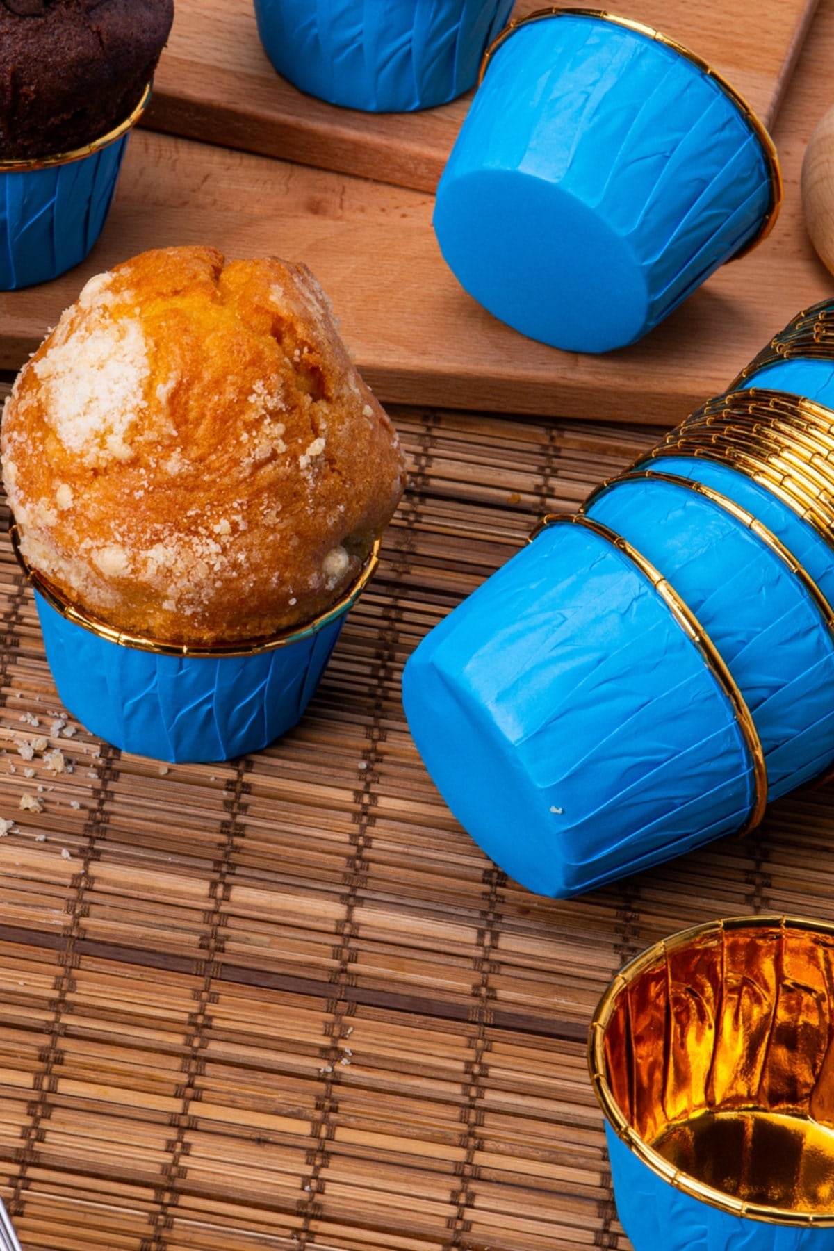 Mavi Parlak Karton 25li Kek Kalıbı Kenarı Gold Kaplama Fırında Dağılmayan 6.5x4 cm Muffin Cupcake