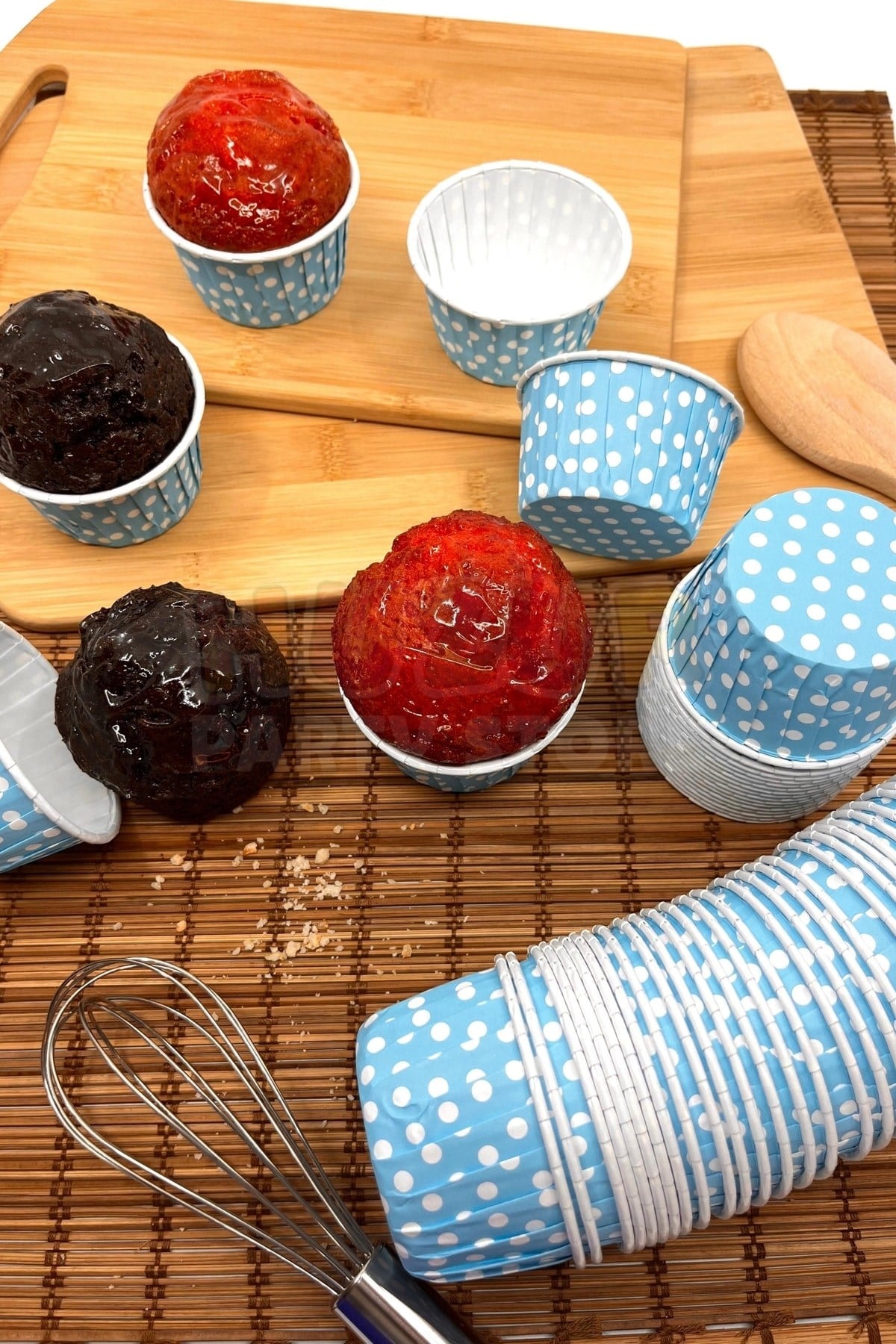 Mavi Puantiyeli 50li Kek Kalıbı Fırında Dağılmayan Puanlı 6.5x4 Cm Sert Karton Muffin Cupcake