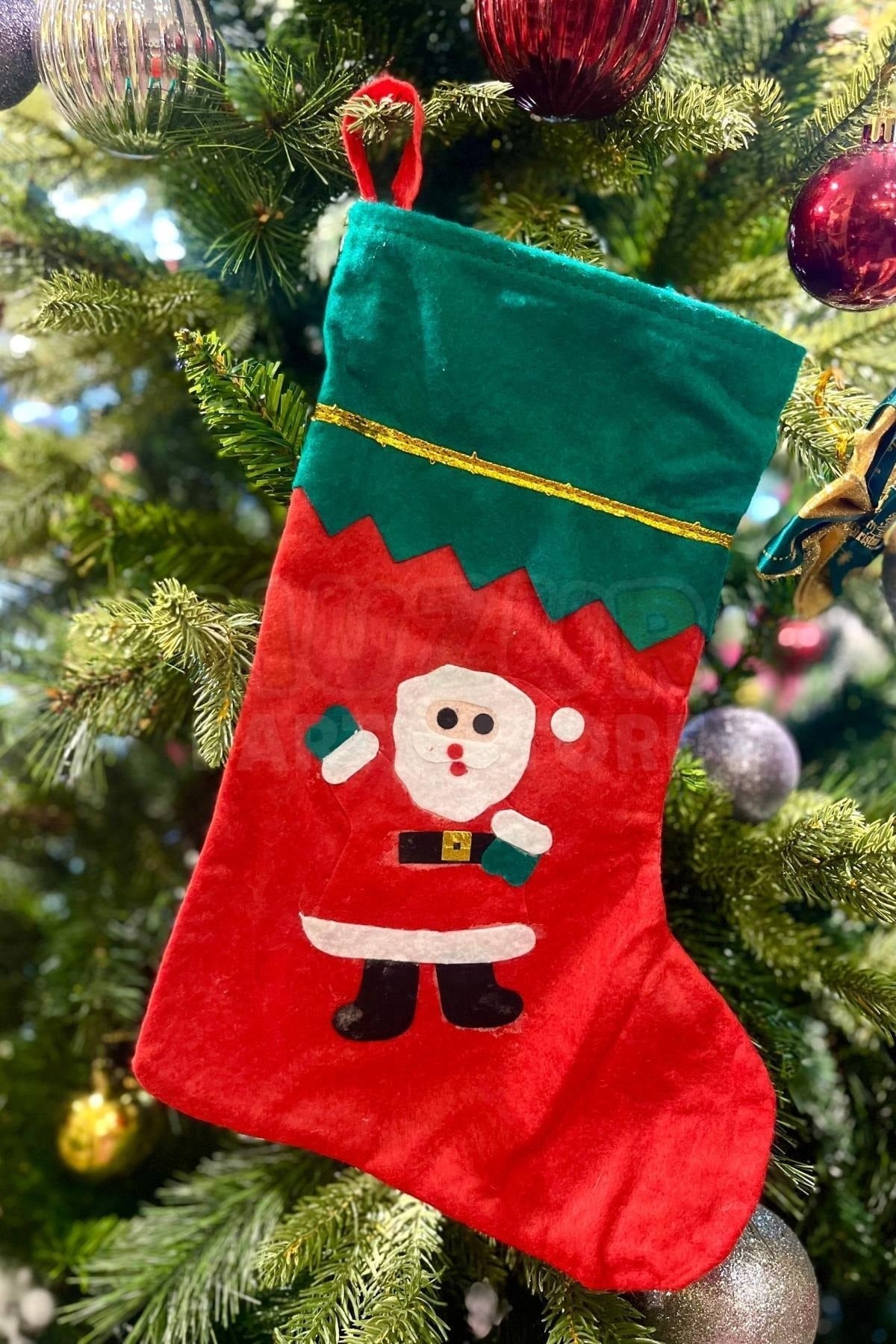Noel Baba Yılbaşı Çorap 25x35 Cm Kırmızı Yeşil Renkli Yeni Yıl Çam Ağacı Asmalık Asılan Dekor Süs