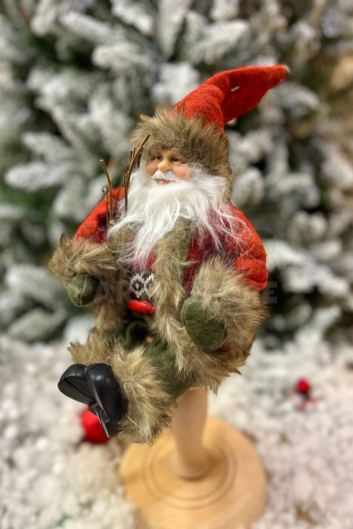 Oturan Noel Baba 30 Cm Kırmızı Kürklü Çalı Odun Detaylı Oturabilen Yılbaşı Yeni Konsept Dekoru