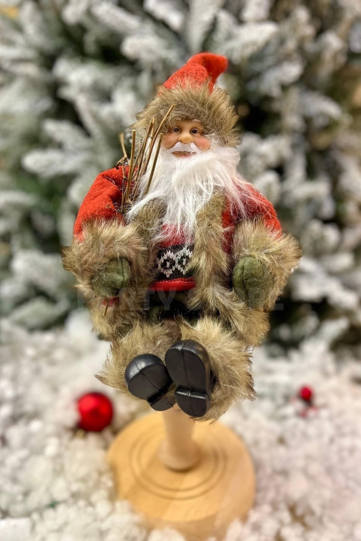 Oturan Noel Baba 30 Cm Kırmızı Kürklü Çalı Odun Detaylı Oturabilen Yılbaşı Yeni Konsept Dekoru
