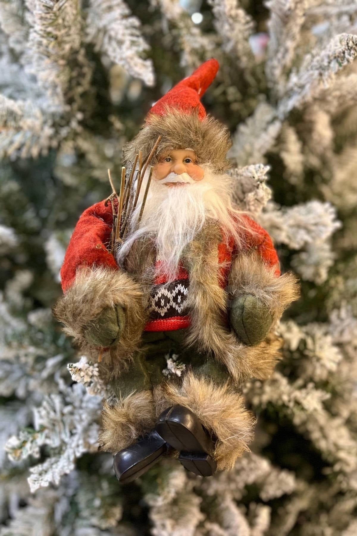Oturan Noel Baba 30 Cm Kırmızı Kürklü Çalı Odun Detaylı Oturabilen Yılbaşı Yeni Konsept Dekoru