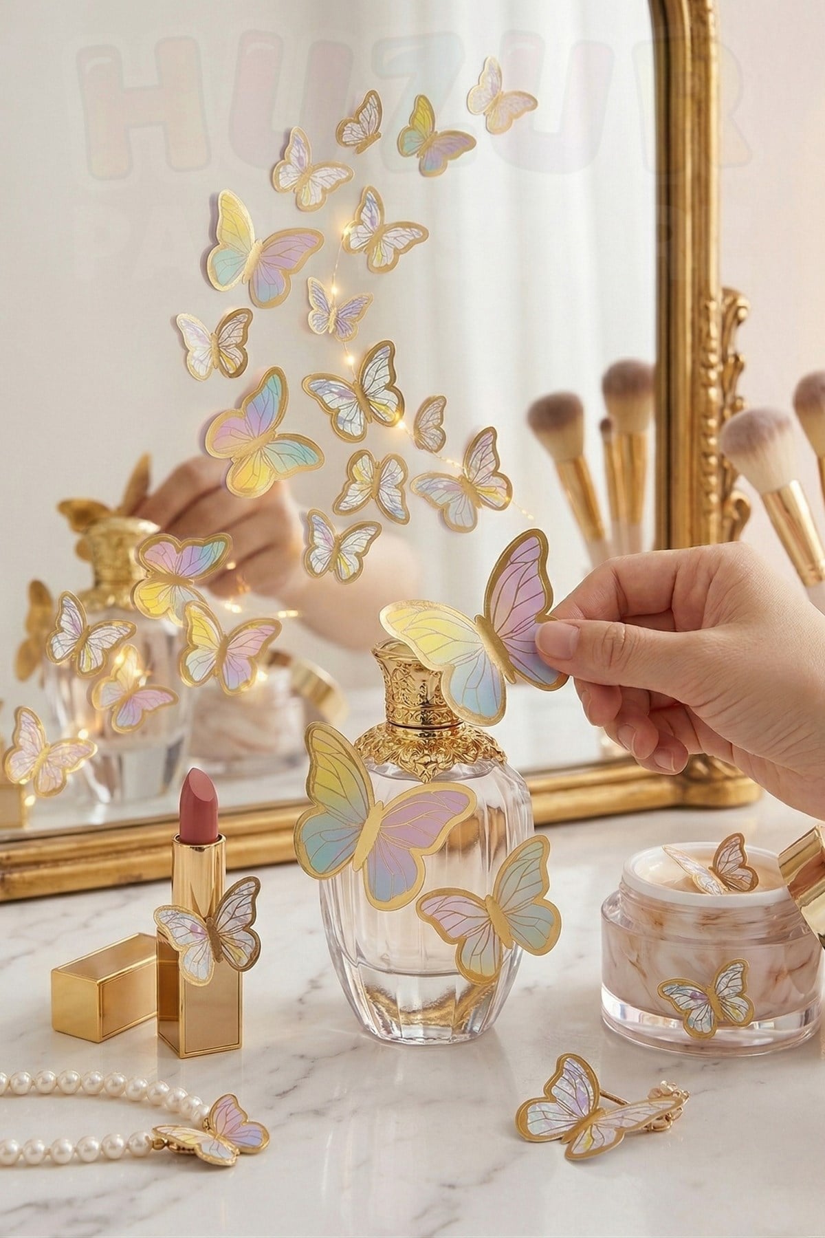 Pasta ve Balon Zinciri Süsü Makaron Renkli Kelebek 63 Parça 4-6 Cm Gold Yaldızlı Sert Karton Parti