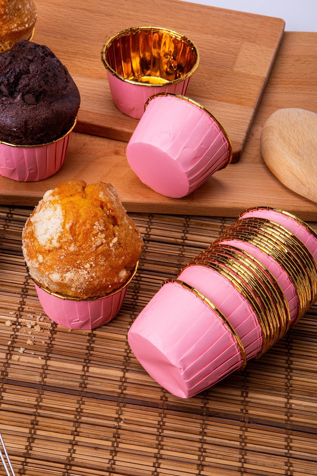 Pembe Parlak Karton 25li Kek Kalıbı Kenarı Gold Kaplama Fırında Dağılmayan 6.5x4 Cm Muffin Cupcake