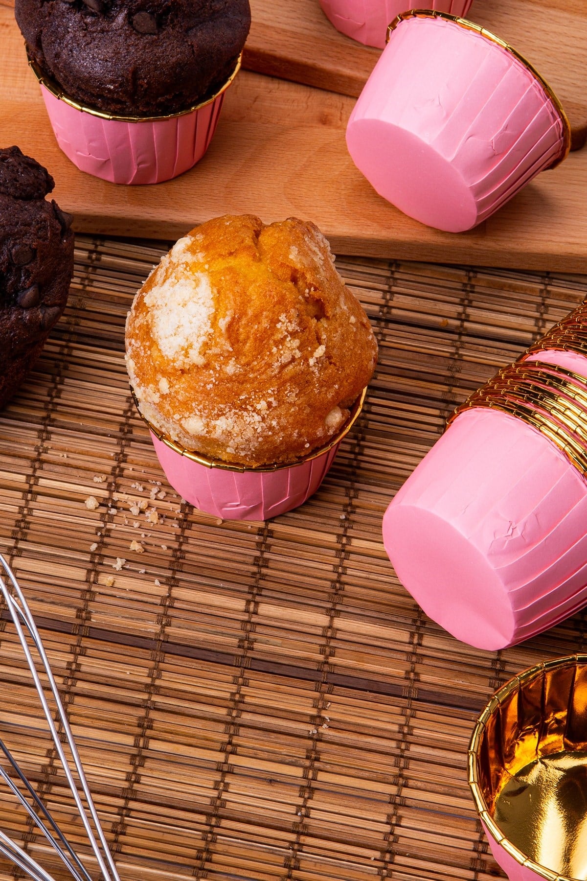 Pembe Parlak Karton 25li Kek Kalıbı Kenarı Gold Kaplama Fırında Dağılmayan 6.5x4 Cm Muffin Cupcake