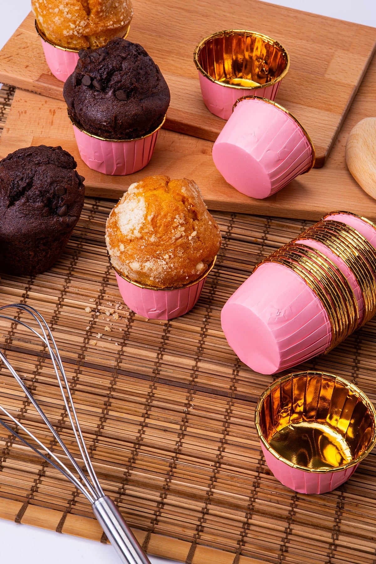 Pembe Parlak Karton 25li Kek Kalıbı Kenarı Gold Kaplama Fırında Dağılmayan 6.5x4 Cm Muffin Cupcake