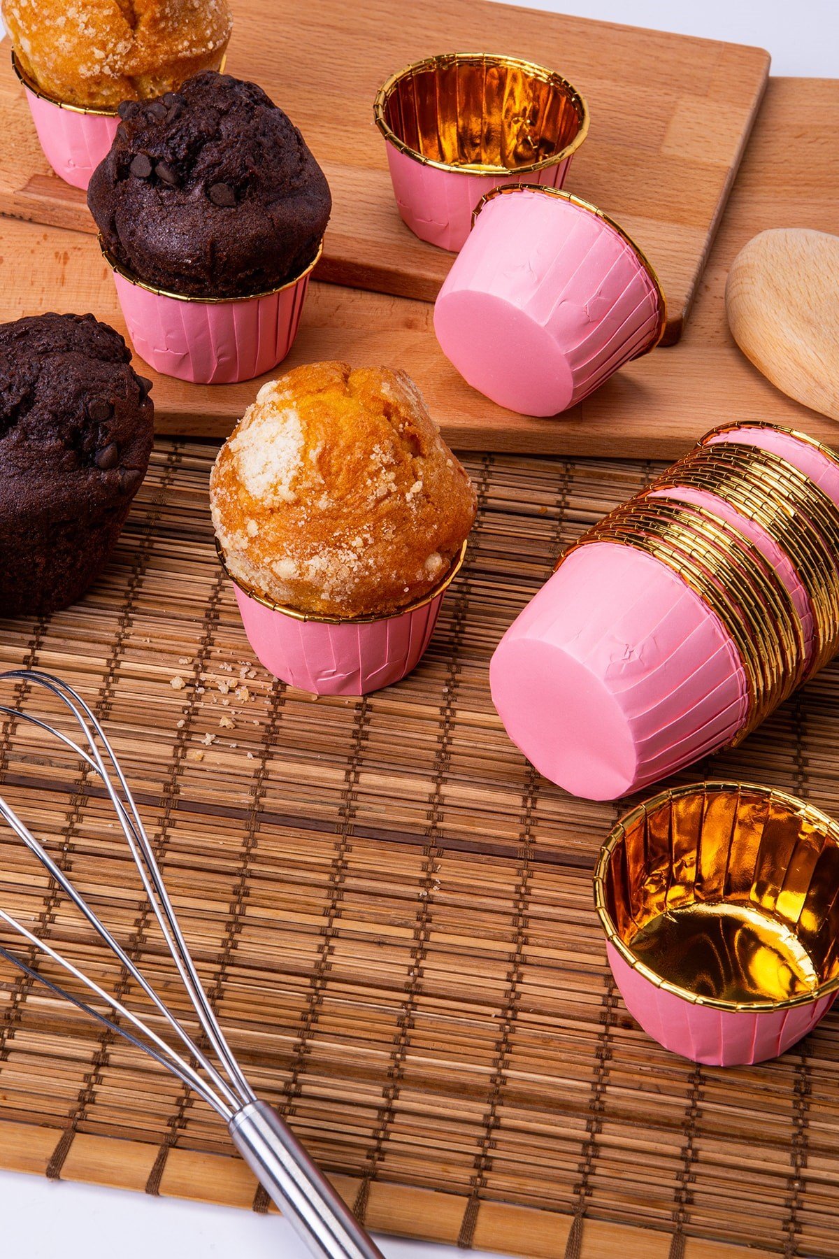 Pembe Parlak Karton 25li Kek Kalıbı Kenarı Gold Kaplama Fırında Dağılmayan 6.5x4 Cm Muffin Cupcake