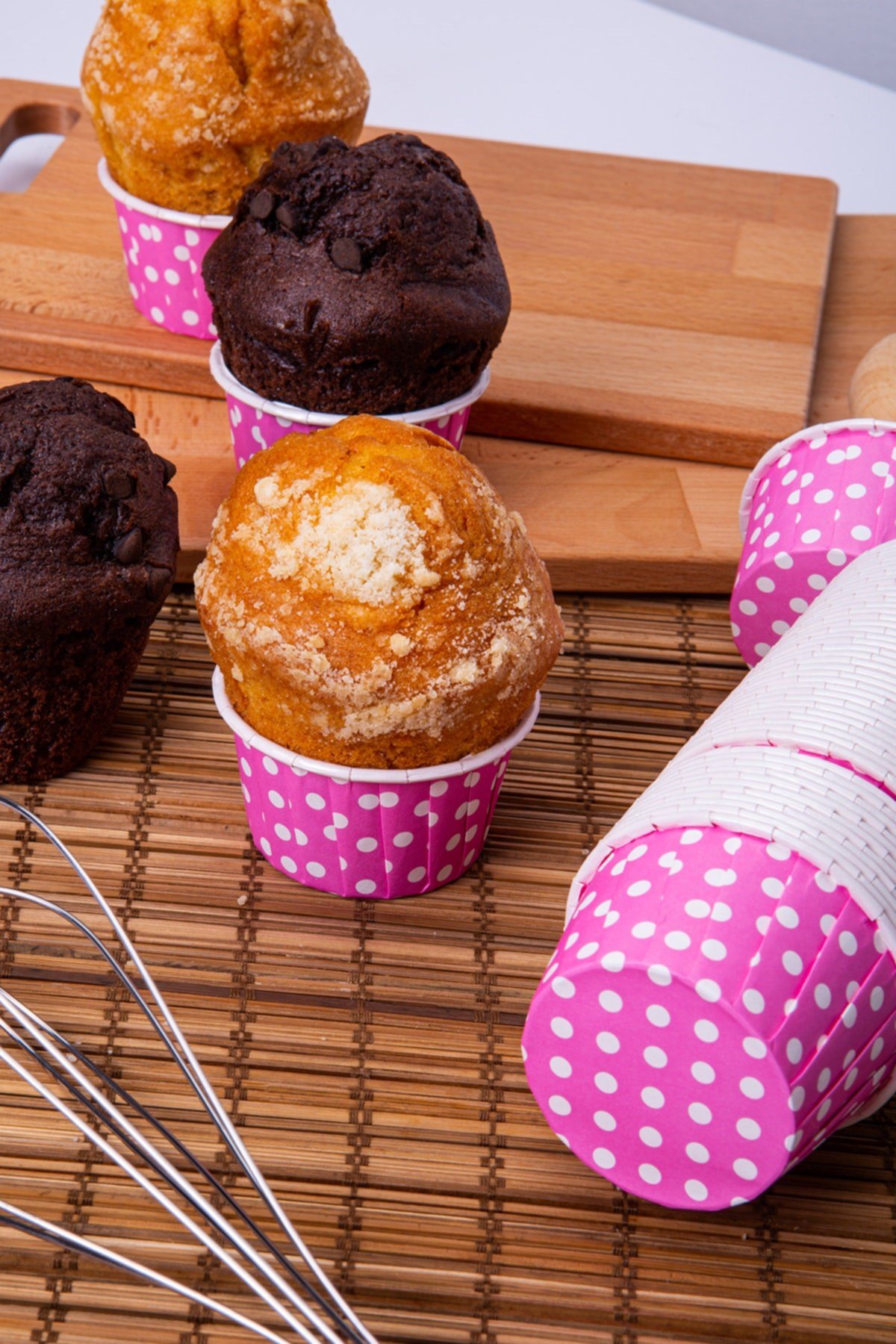 Pembe Puantiyeli 50li Kek Kalıbı Fırında Dağılmayan 7x3.5 mm Muffin Kalıbı Cupcake Stand Kapsülü
