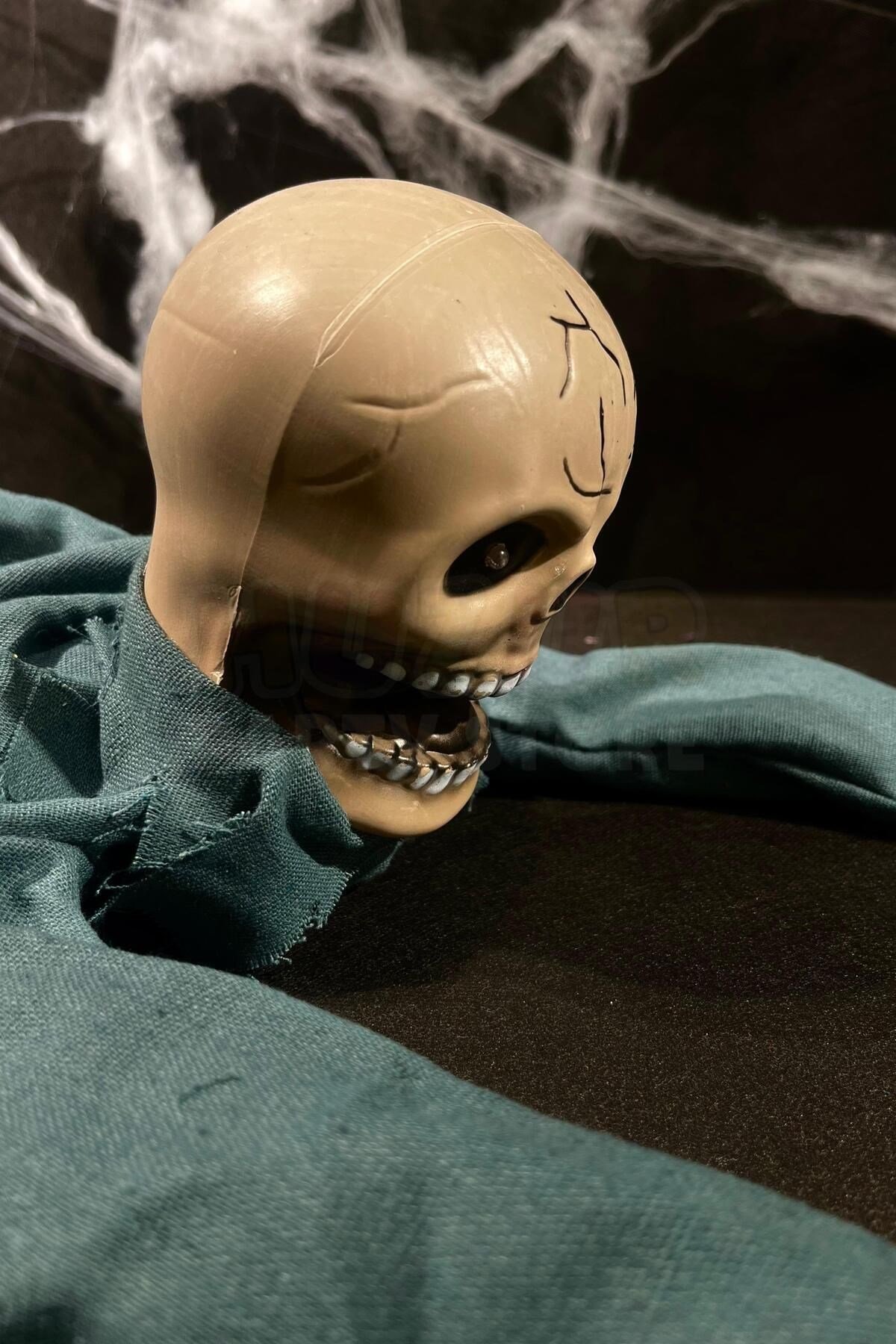 Sürünen Ağlayan Bebek Sesli Kıyafetli İskelet Zombi 85 Cm Işıklı Halloween Cadılar Bayramı Dekoru