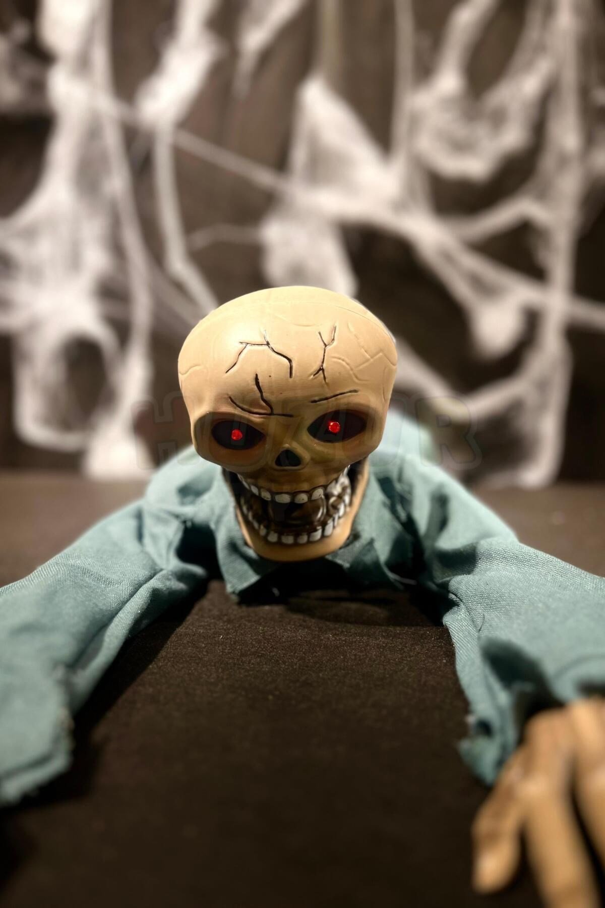 Sürünen Ağlayan Bebek Sesli Kıyafetli İskelet Zombi 85 Cm Işıklı Halloween Cadılar Bayramı Dekoru