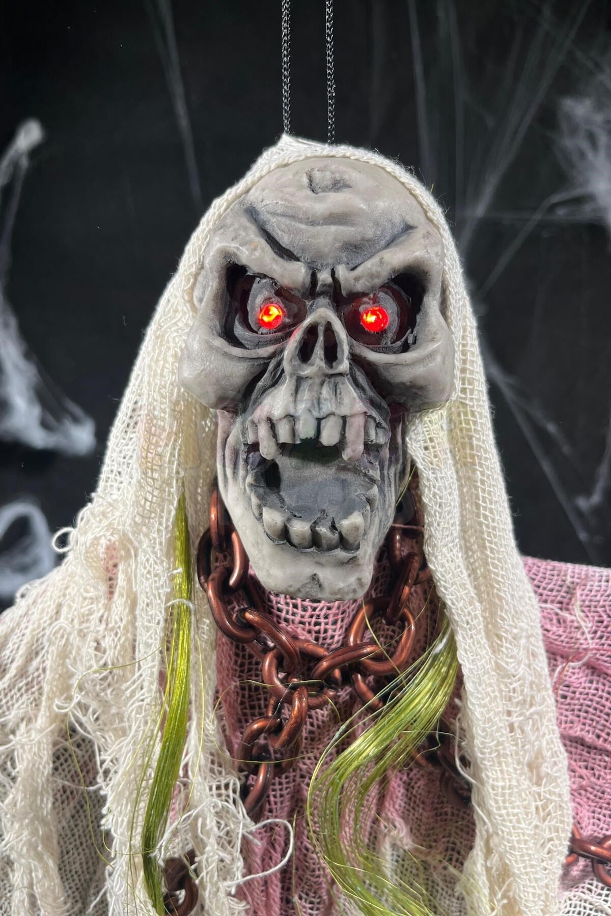 Zincir Detaylı Kanlı Cadı 110 Cm Pilli Sese Duyarlı Işıklı Halloween Cadılar Bayramı Parti Dekoru
