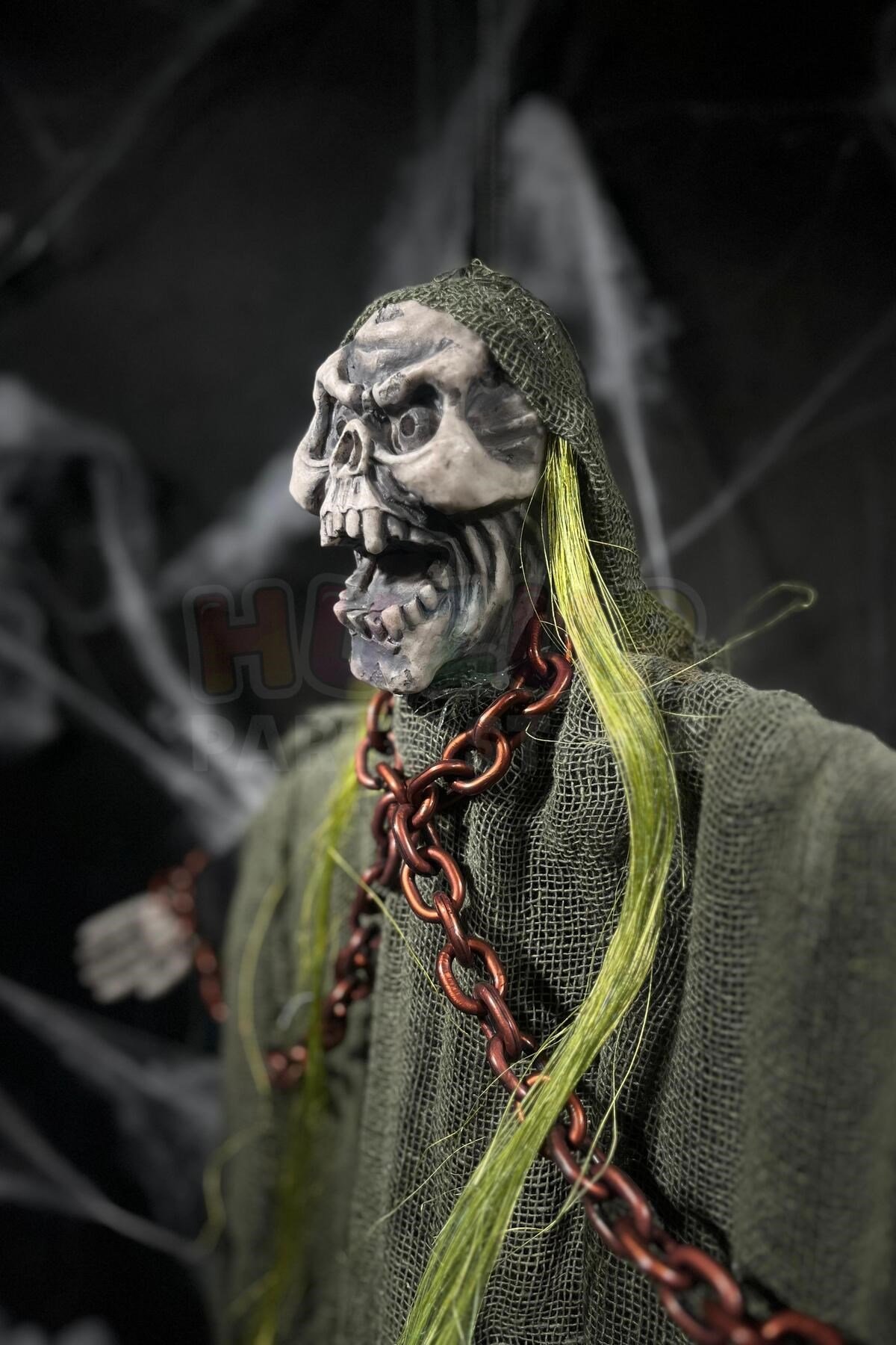 Zincir Detaylı Yeşil Cadı 110 Cm Pilli Sese Duyarlı Işıklı Halloween Cadılar Bayramı Parti Dekoru