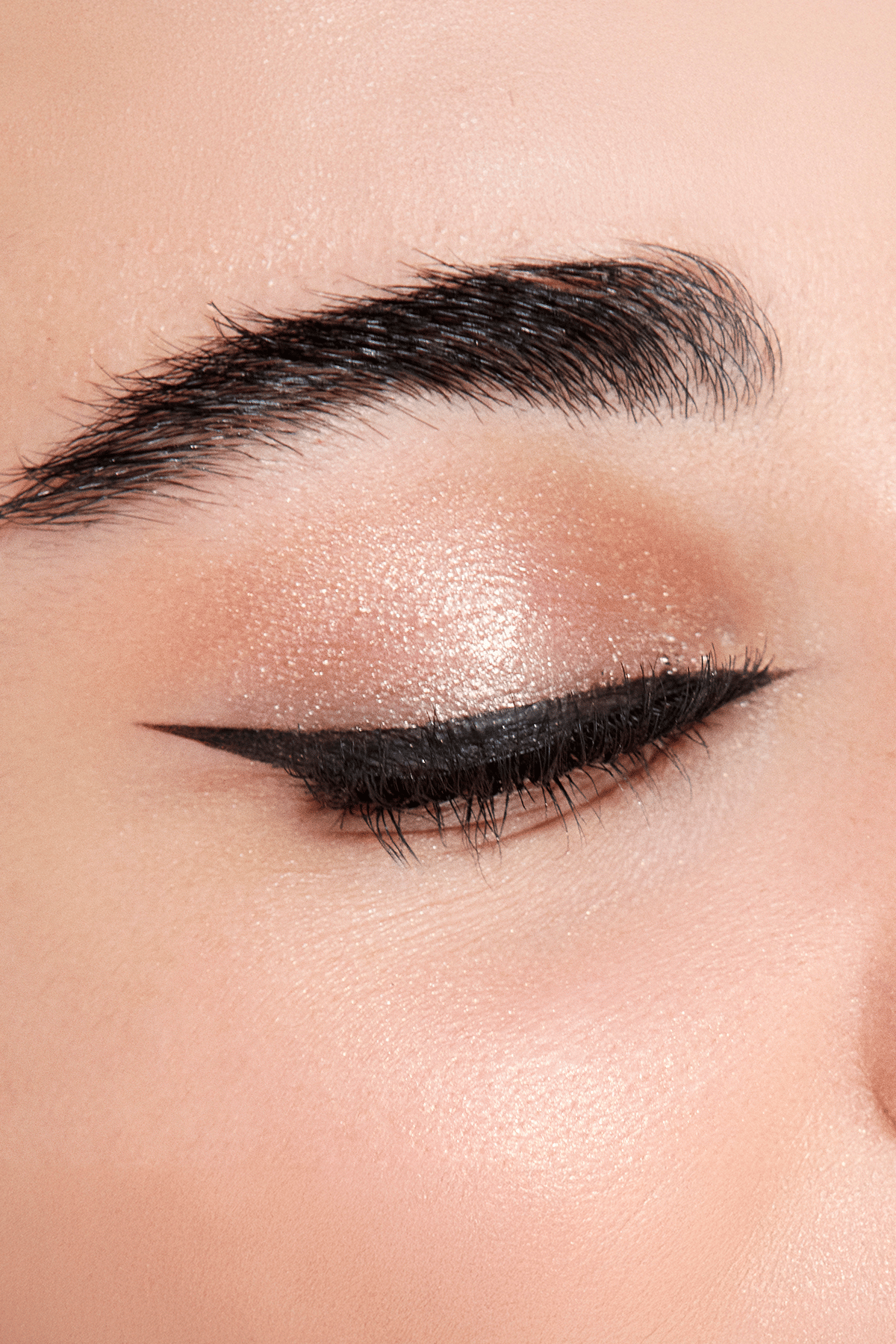 Yarı Mat Bitişli Eyeliner (SİYAH) - Eyeliner Pen - 001 Black - 8690604109609