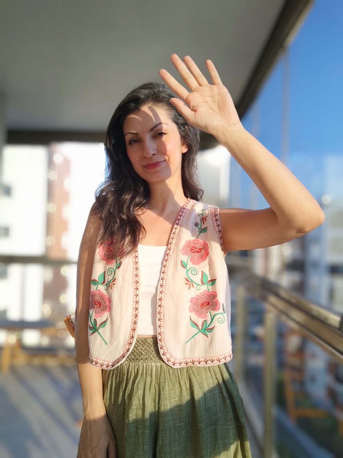 Cicek Nakışlı Krem Yelek