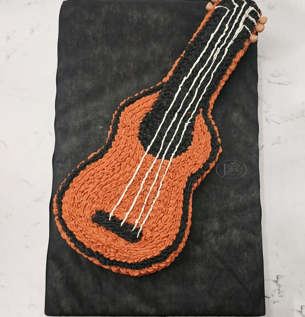 Akustik Gitar Şekilli Özel Pasta