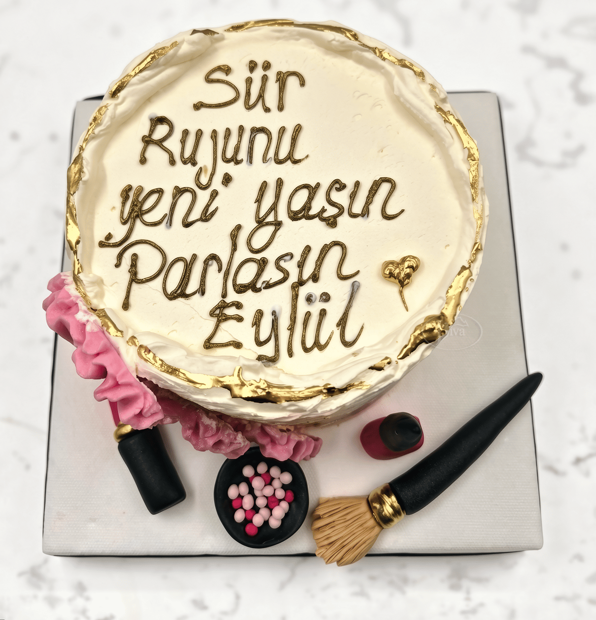 Altın Makyaj Özel Pasta