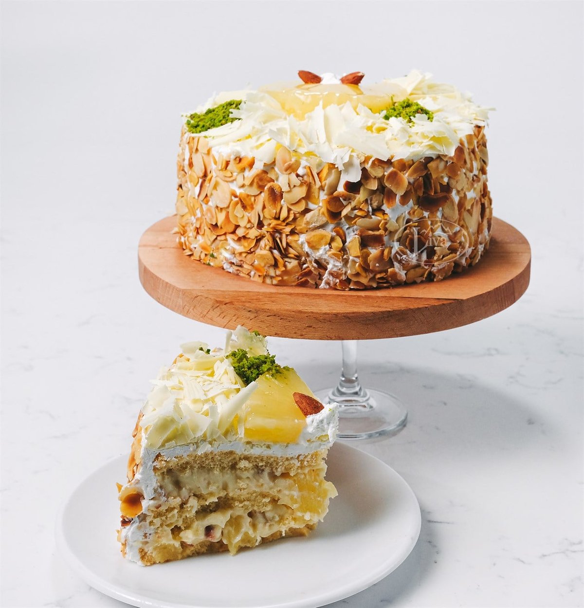 Ananaslı Bademli Pasta