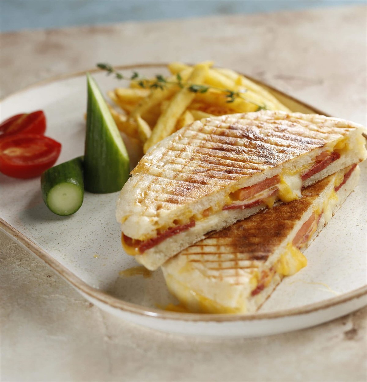 Bazlama Ekmeğine Kocaman Tost