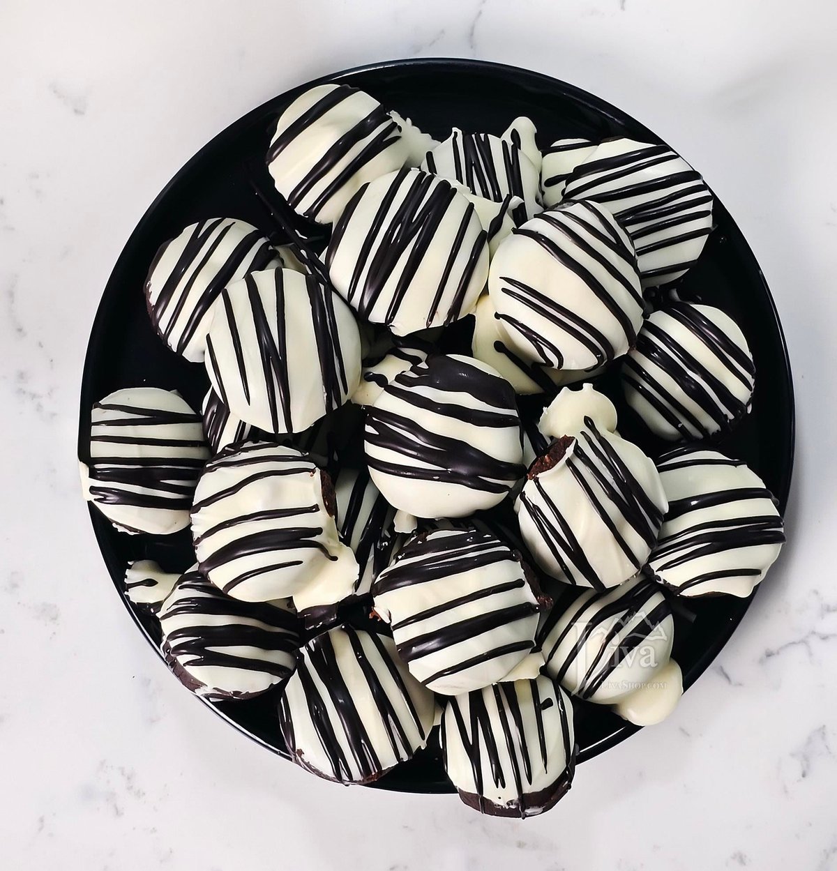 Beyaz Çikolata Soslu Brownie Kurabiye