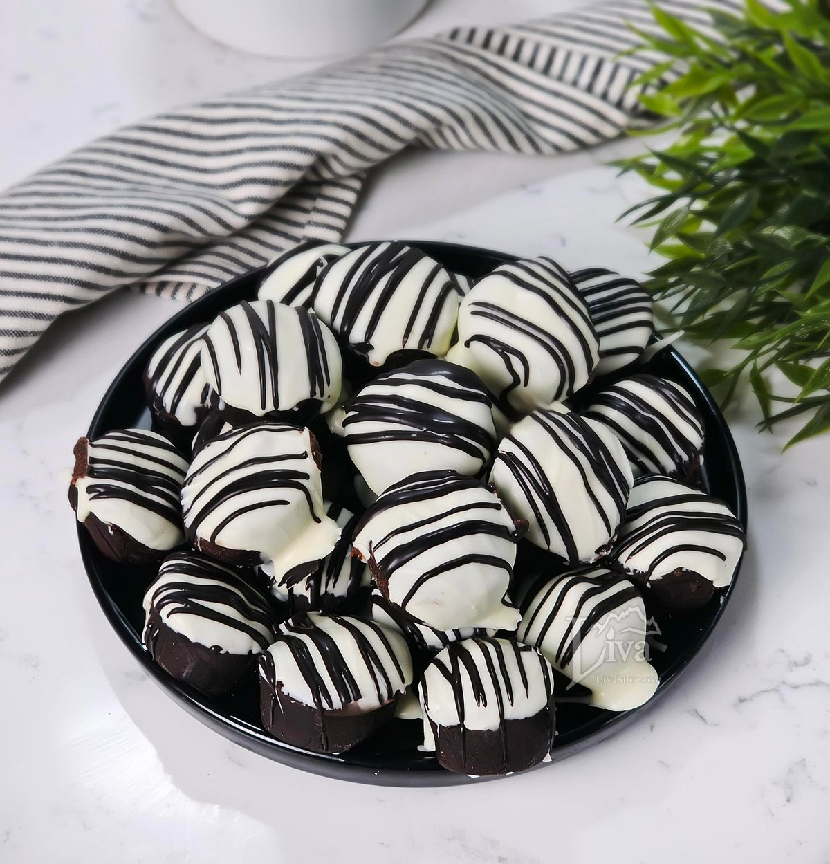 Beyaz Çikolata Soslu Brownie Kurabiye