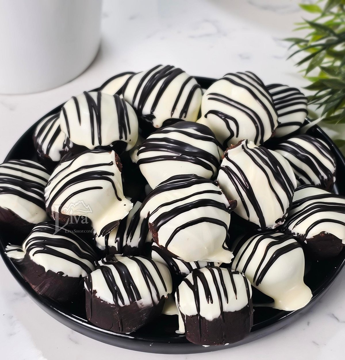 Beyaz Çikolata Soslu Brownie Kurabiye