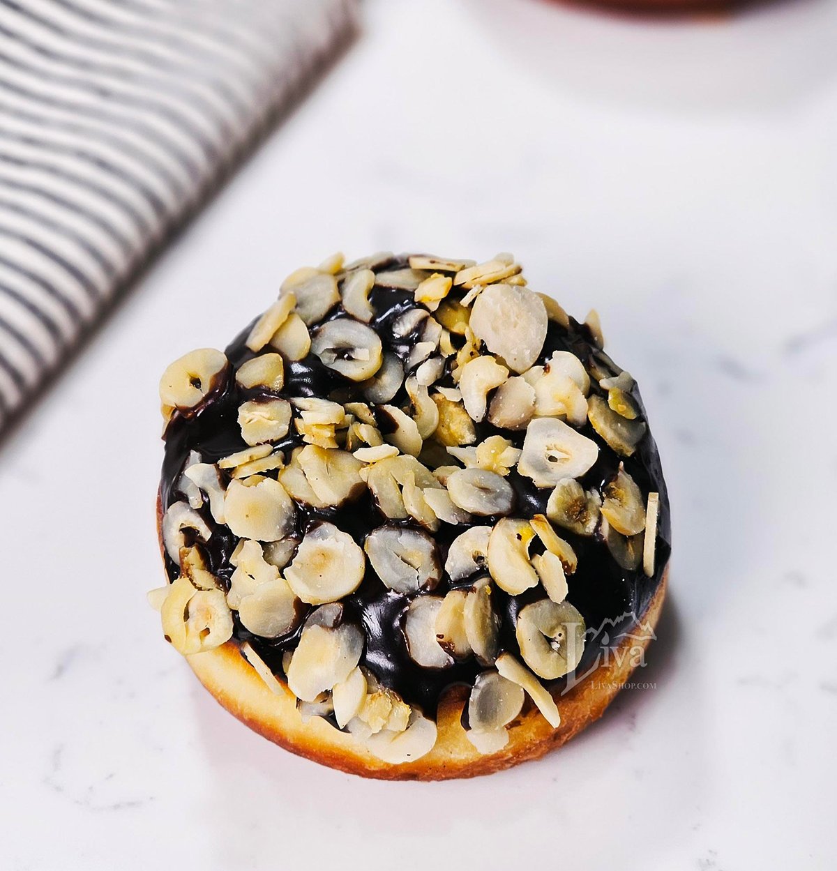 Fındıklı Bitter Çikolata Soslu Donut