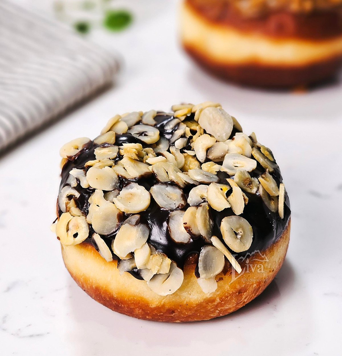 Fındıklı Bitter Çikolata Soslu Donut
