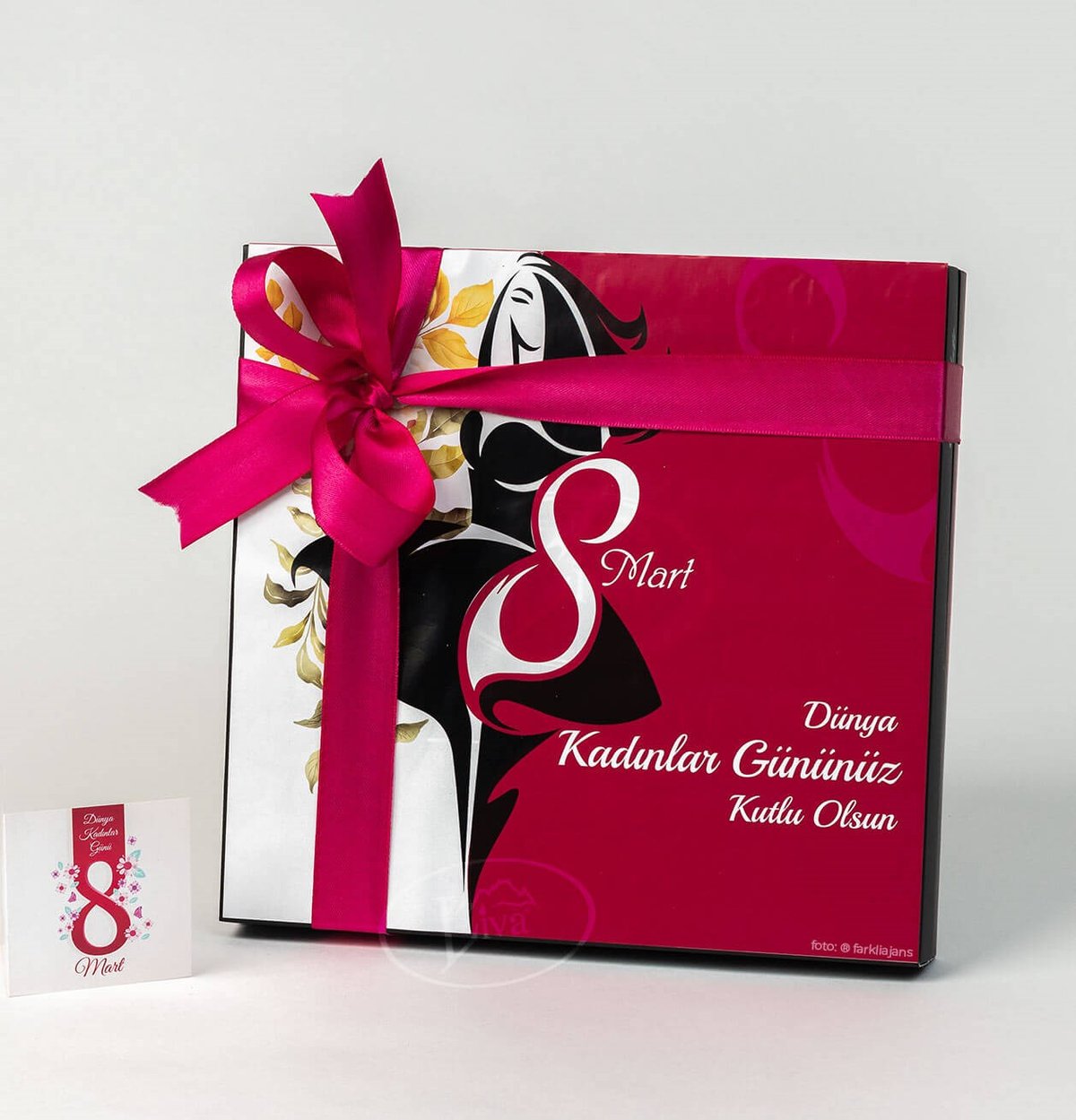 Kadınlar Günü Gül Sargılı Madlen 48'li Paket 
