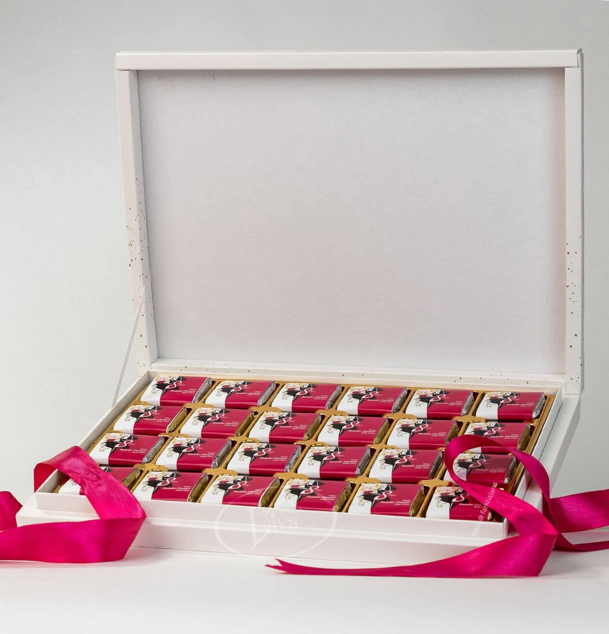 Kadınlar Günü Gül Sargılı Madlen 72'li Paket 