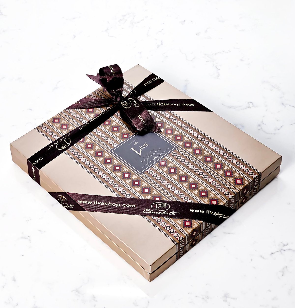 Kilim Desenli Kutu Karma Çikolata