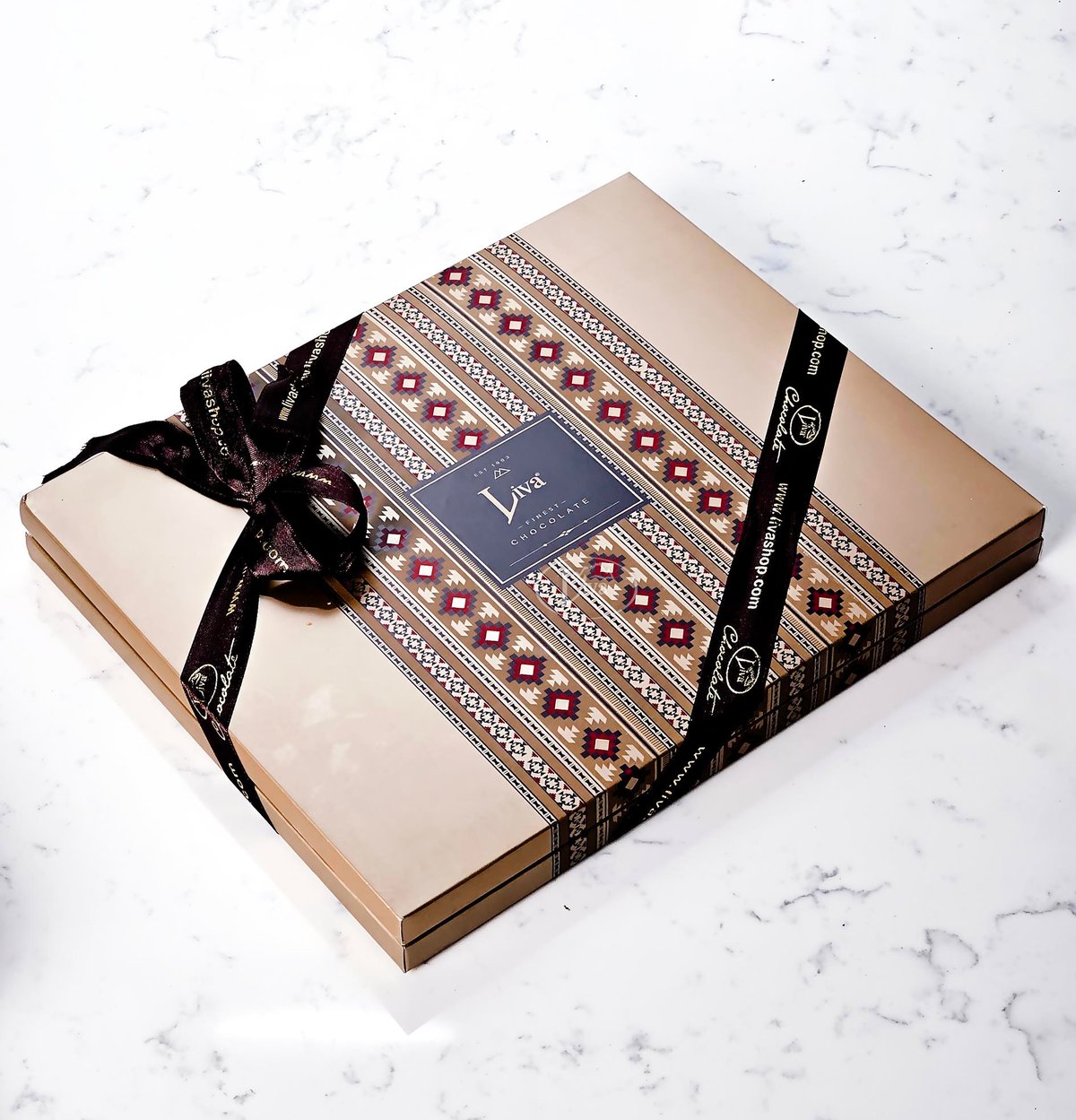Kilim Desenli Kutu Karma Çikolata
