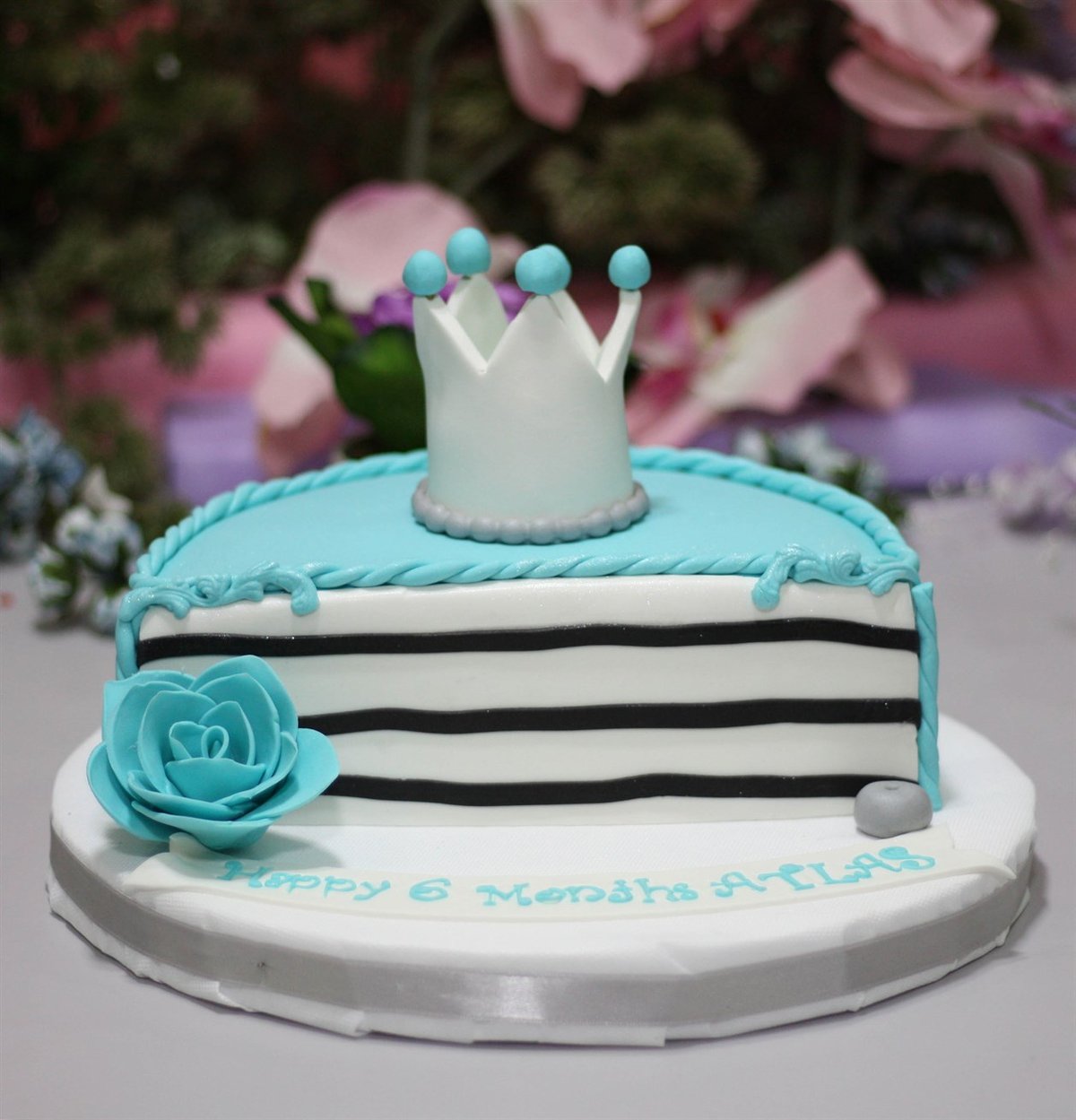 Liva Taçlı Half Cake
