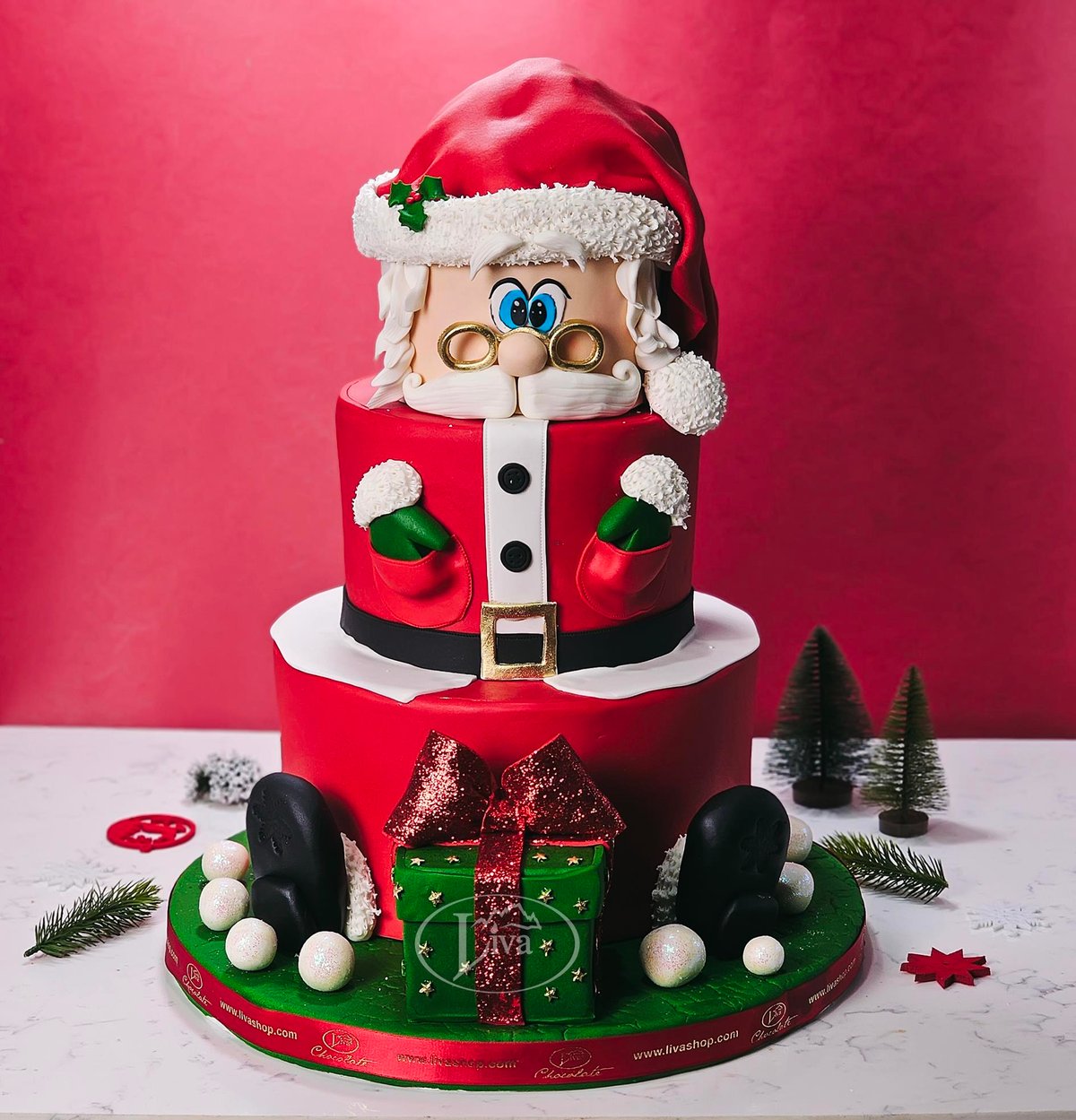 Liva Yılbaşı Dev Santa Sürprizi Özel Pasta