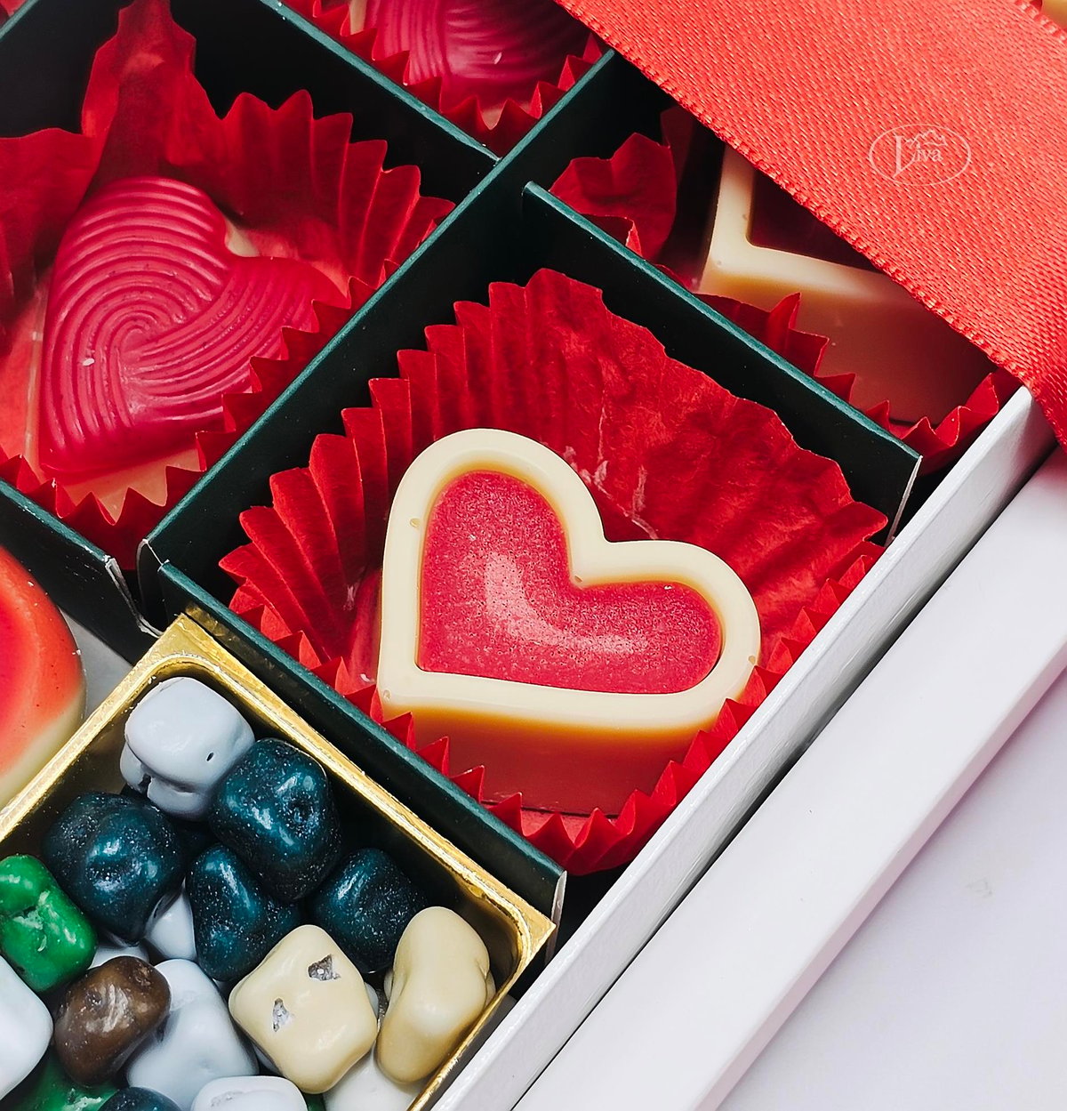 Love Kalp Şeklinde Çikolata Karma Kutu