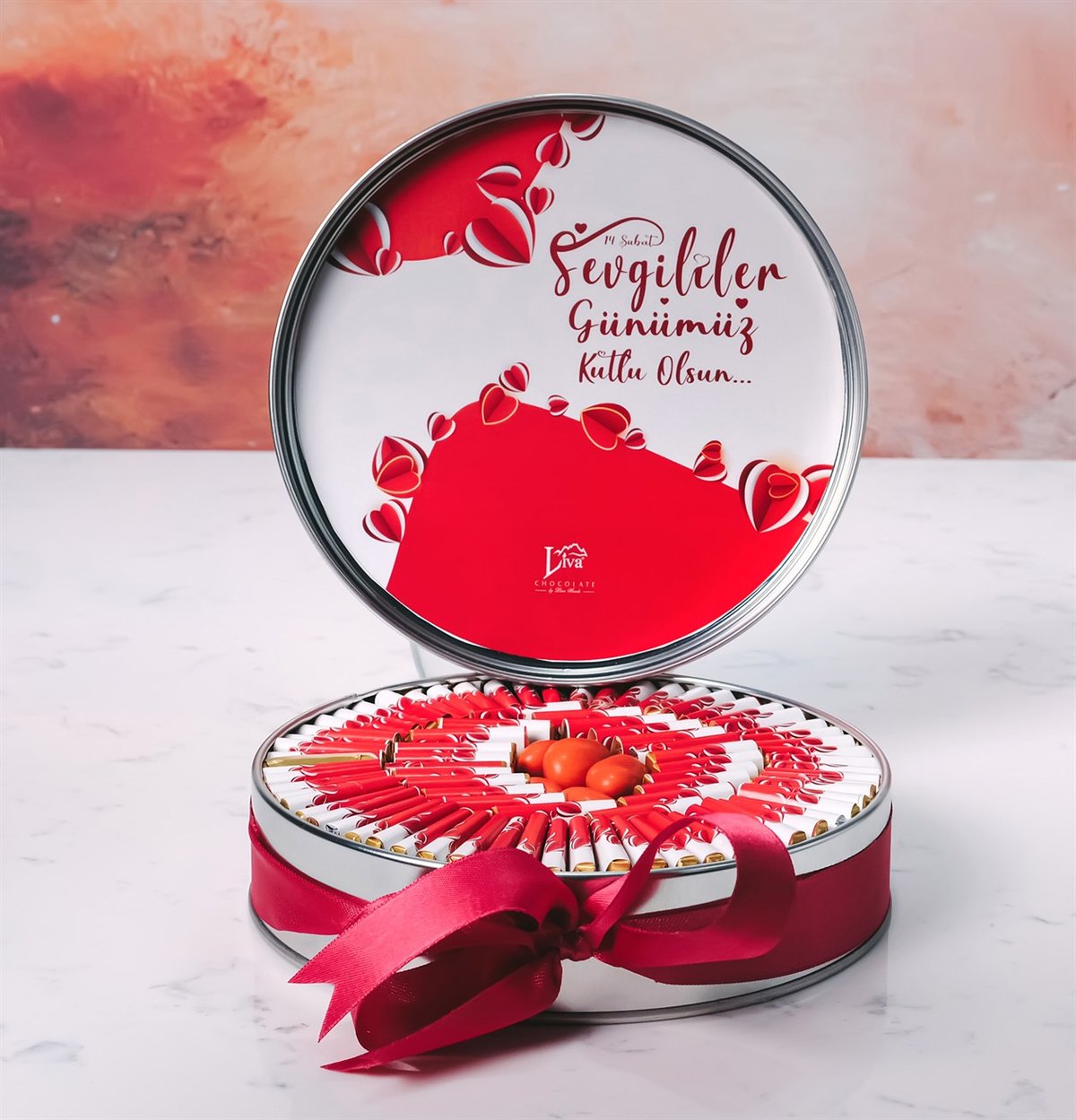 Metal Kutu Açılan Kalpler Tasarım (80 Adet Napoliten Çikolata)