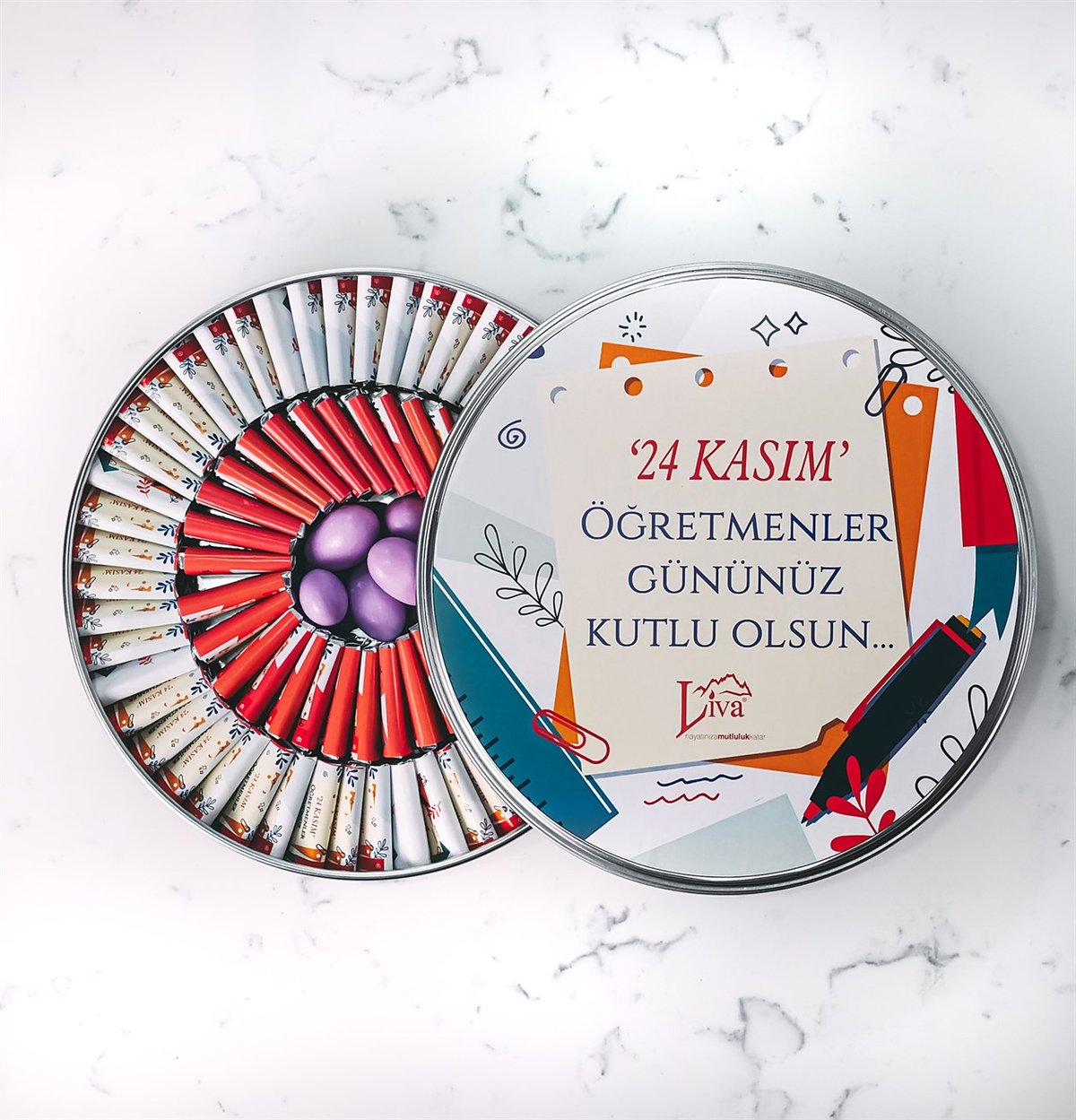 Metal Kutu Öğretmenler Günü Çikolatası Beyaz Tasarım (80 Adet Napoliten Çikolata)